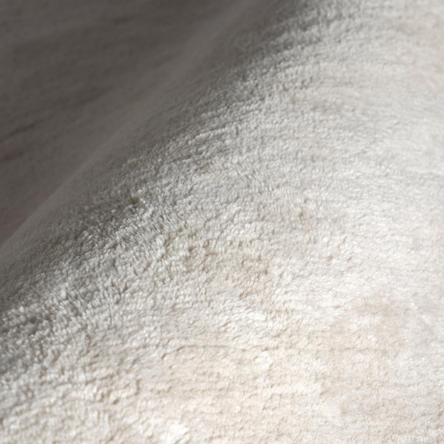 Rugs USA Gaia Ivory, 2'6" x 8', Handmade, Solid, Shag, New Zealand Wool, Soft and Cozy, High Traffic, Stain Resistant, Easy Clean, Durable Runner for Bedroom, Living Room, Dining, Den, Foyer