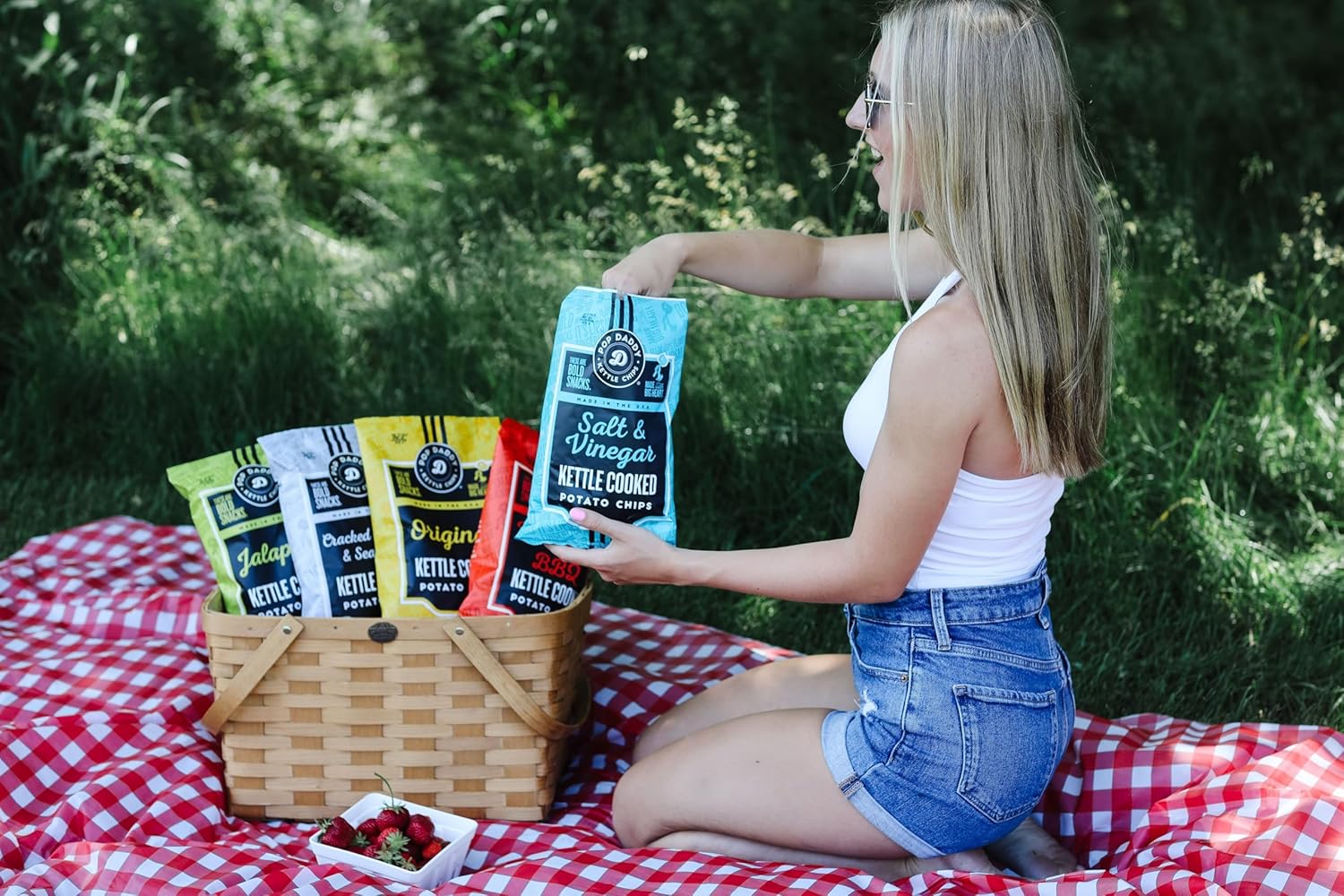 Pop Daddy Kettle Cooked Potato Chips, Kettle Chips Sampler, 5oz Kosher & Gluten Free, 6 Pack, Jalapeno, Salt & Vinegar, Mesquite BBQ, Cracked Pepper, Original, Spicy Dill Pickle