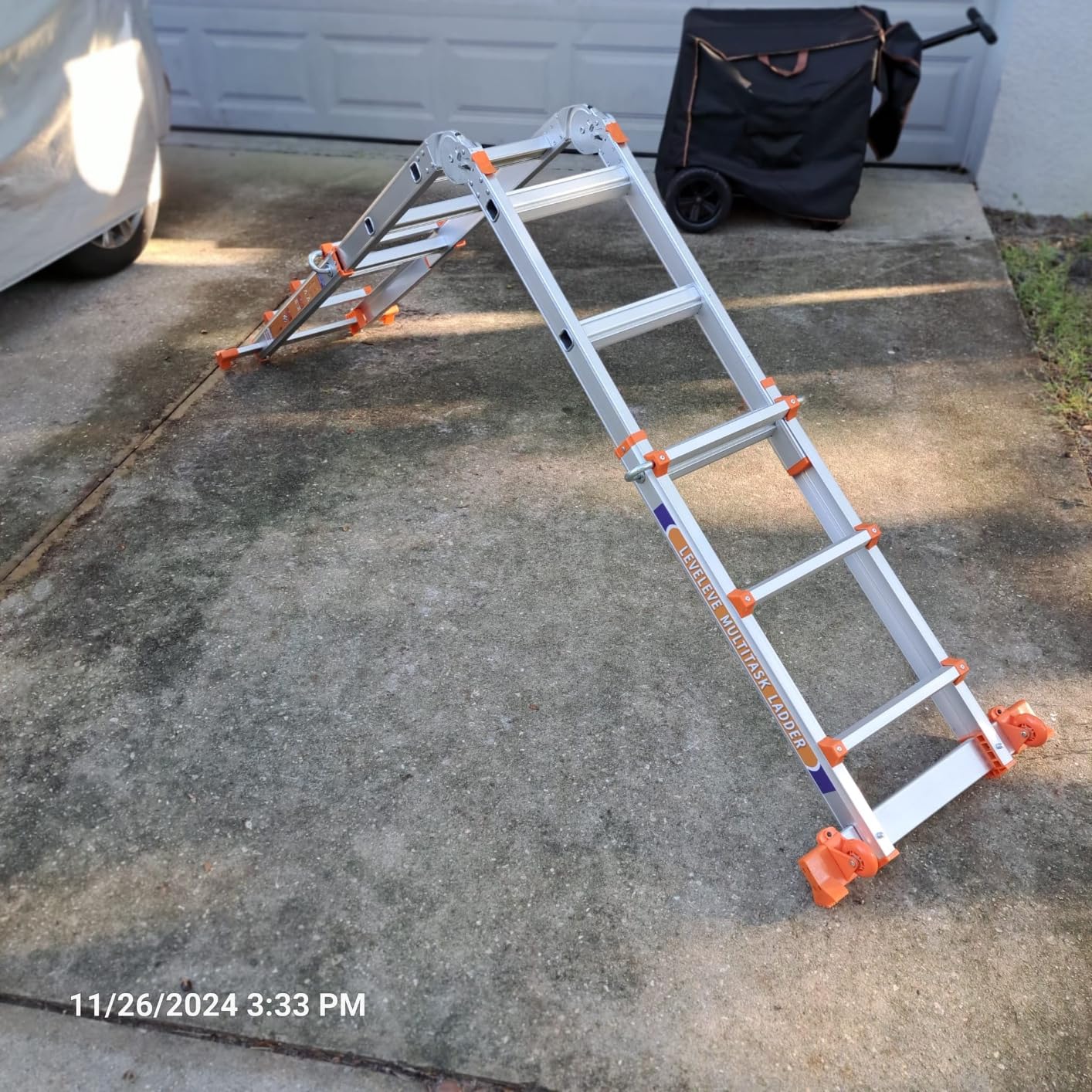 Well-Made compact 11 ft extension ladder