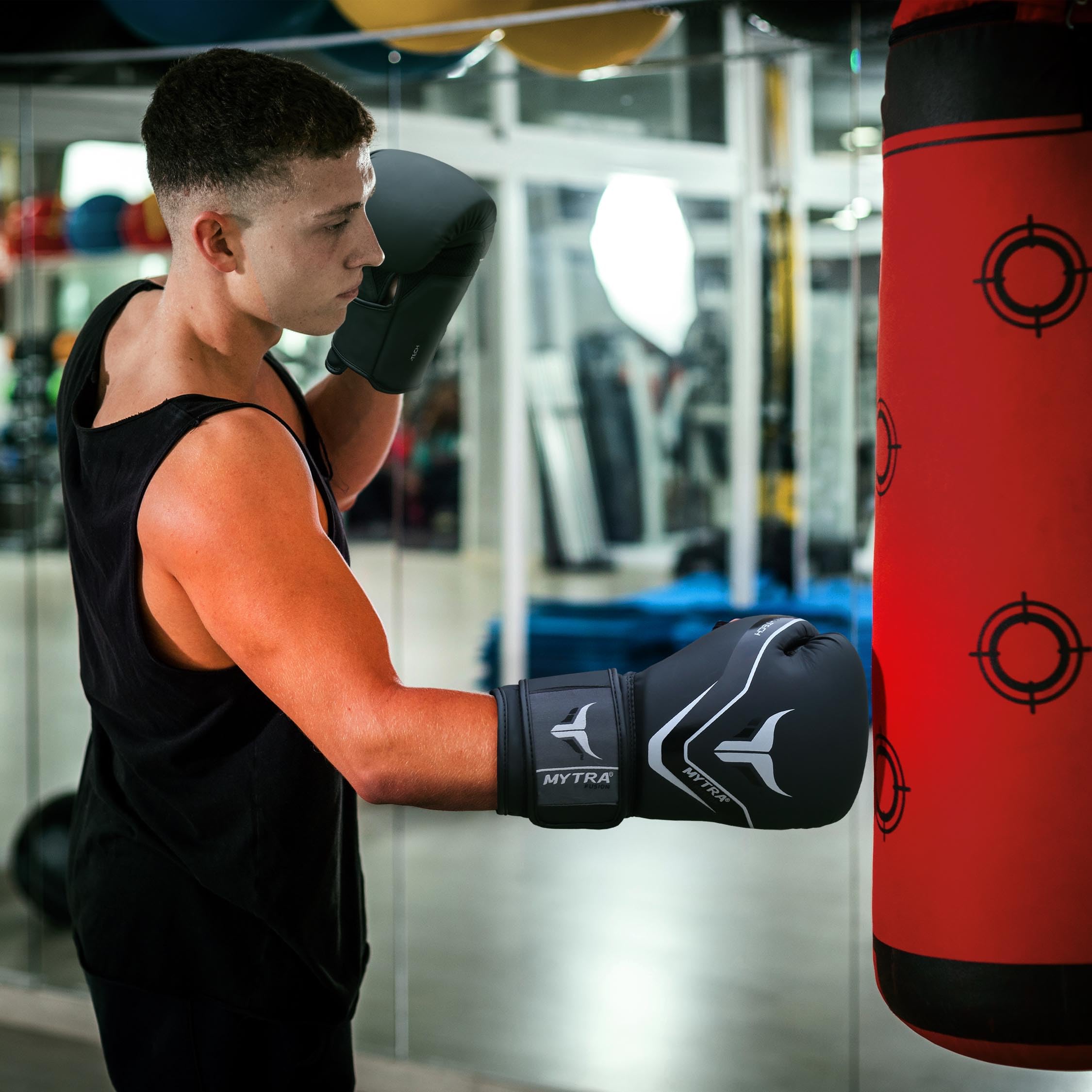 Mytra Fusion Gants de Boxe - Gants d'entraînement MMA Parfaits pour Le Punch, Le Kickboxing, Le Fitness, Le Sparring, Le Muay Thai, l'entraînement et Le Combat