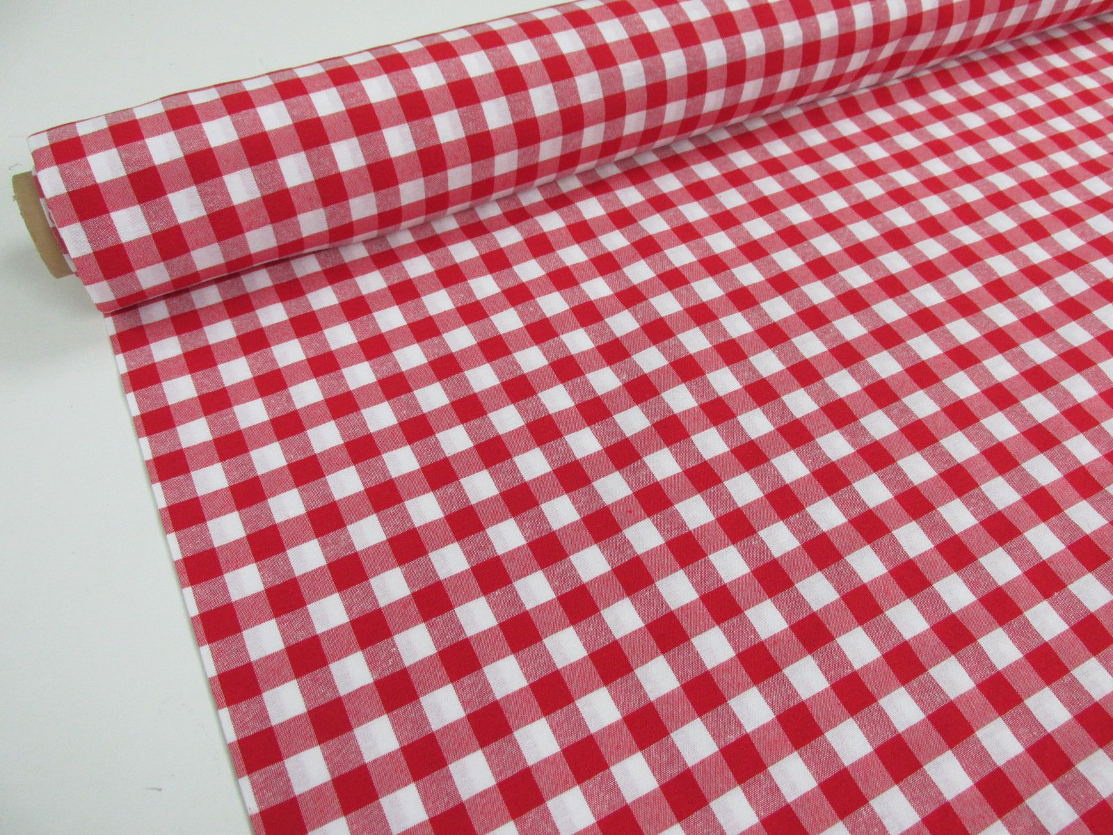 Confection Saymi Métrage 1,40 MTS Tissu Vichy Réf. Cuba Cadre Moyen 15 X 15 Mm. Couleur Grise Avec Largeur 2,80 MTS