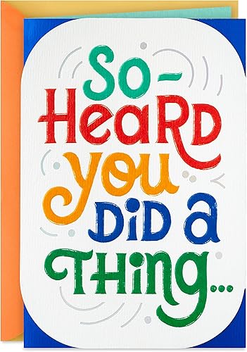 Hallmark - Tarjeta de felicitación por graduación (Algo que vale la pena celebrar)