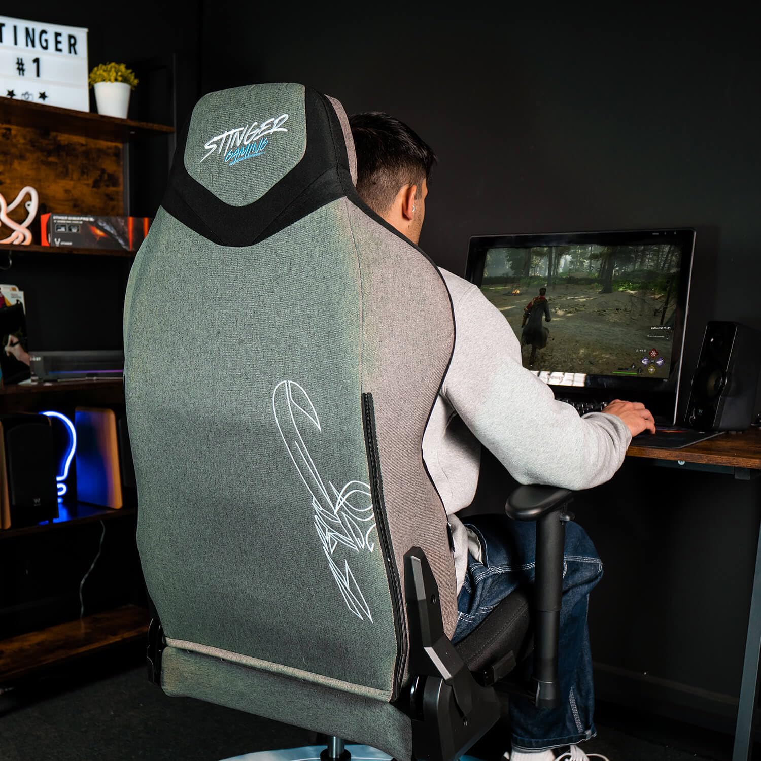 Woxter Stinger Station Titan Dark - Sedia da gaming ergonomica, tessuto idrorepellente, asse di resistenza realizzato in acciaio e ruote silenziose di massima qualità, GM26-110