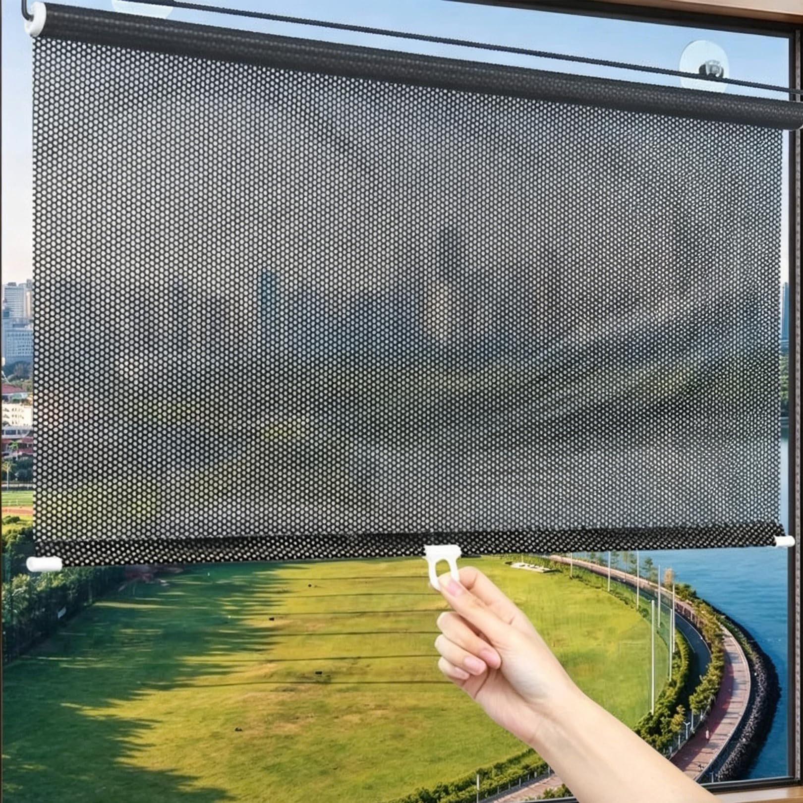 Cortina solar retráctil de 60 x 150 cm para un salón fresco y protegido del sol de la tarde