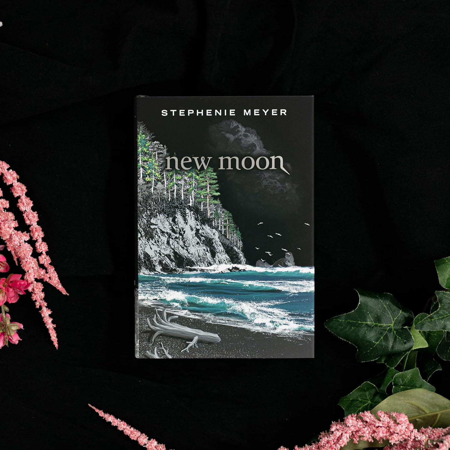 The Twilight Saga Deluxe Hardcover Collection - Image 5