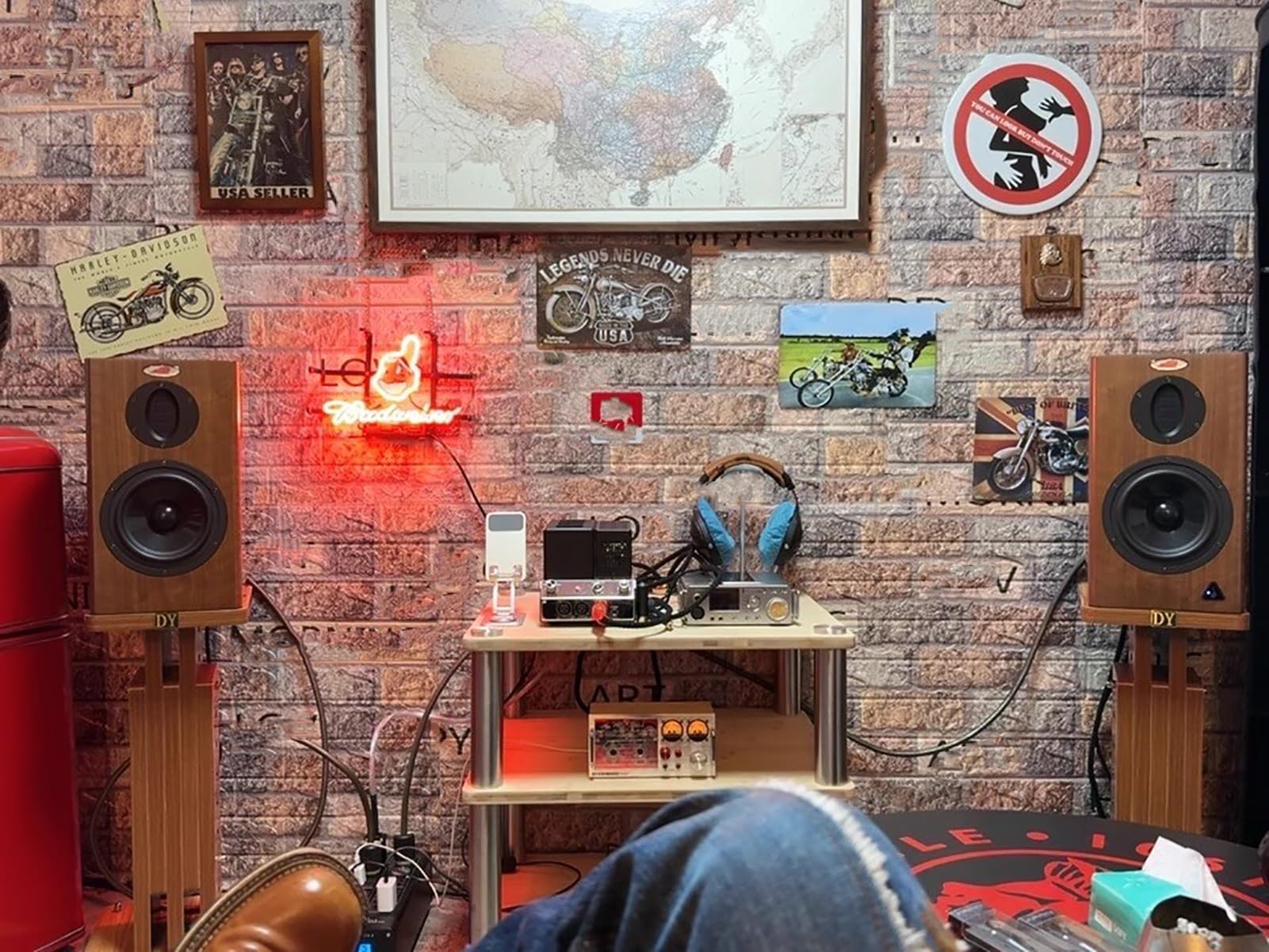 Drewniane stojaki na głośniki o regulowanej wysokości do konsoli stereo i multimediów - kompaktowa konstrukcja, stół meblowy podłogowy (52-87 cm)