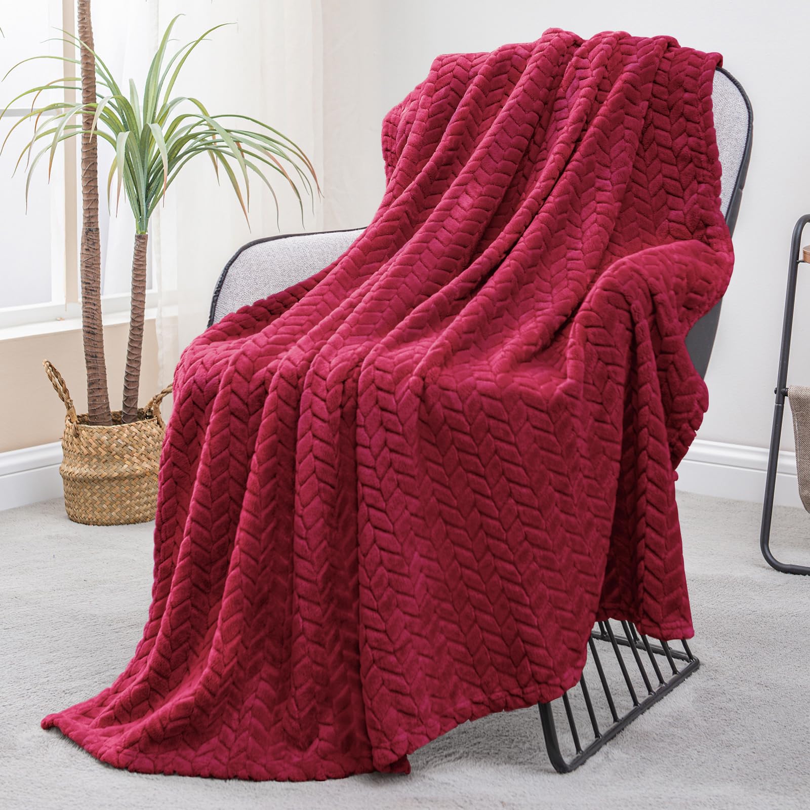 Exclusivo Mezcla Fleece Throw Blanket for Sofa and Bed, 127x178 CM Soft Cozy Jacquard Flannel Blankets, Lightweight Fuzzy Plush Warm Throws for All Seasons, Deep Red