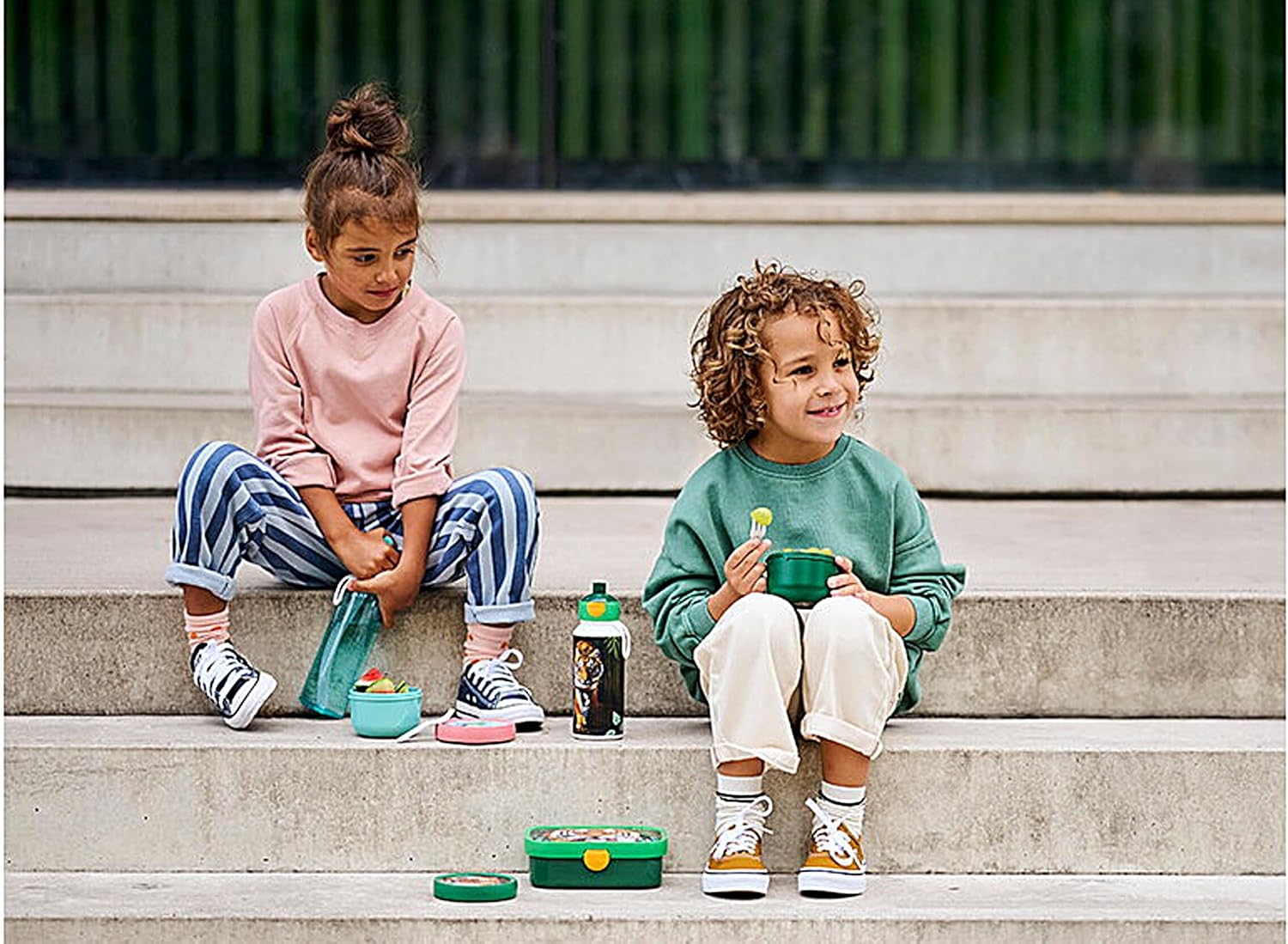 Mepal - Fruitbox Campus - Snack box for kids - Dishwasher and microwave safe - BPA free - 300 ml - Little Farm