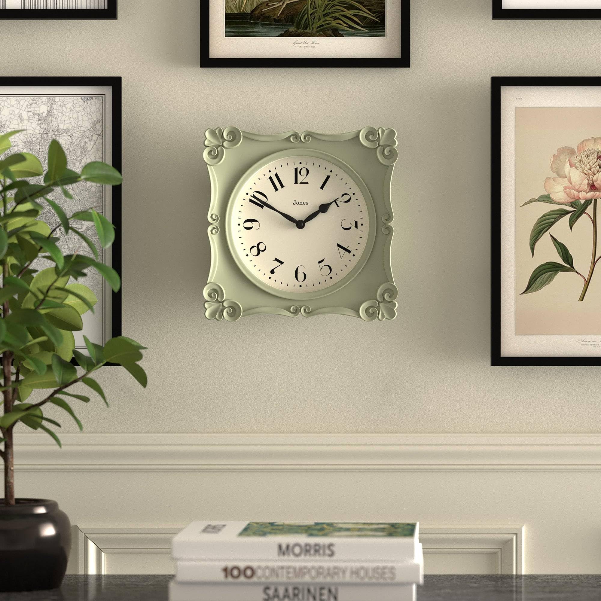 JONES CLOCKS® Rialto Wanduhr | Verzierte quadratische Uhr im Vintage-Stil | 25 cm | Salbeigrün | Ideal für Wohnzimmer oder Schlafzimmer