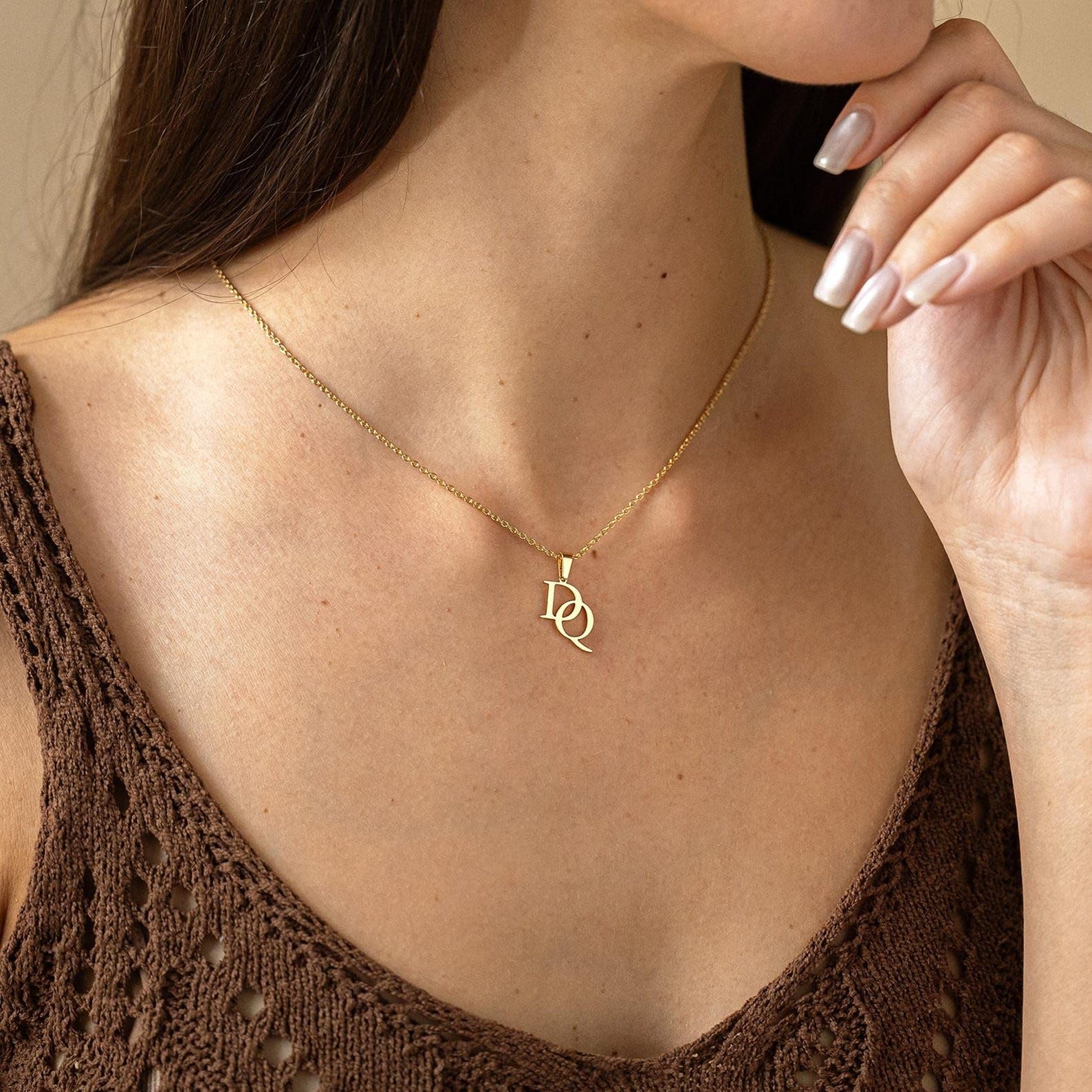 Su misura doppio collana con iniziale, personalizzato intrecciato lettera ciondolo per coppie, delicato monogramma gioiello per lei, Natale e San Valentino