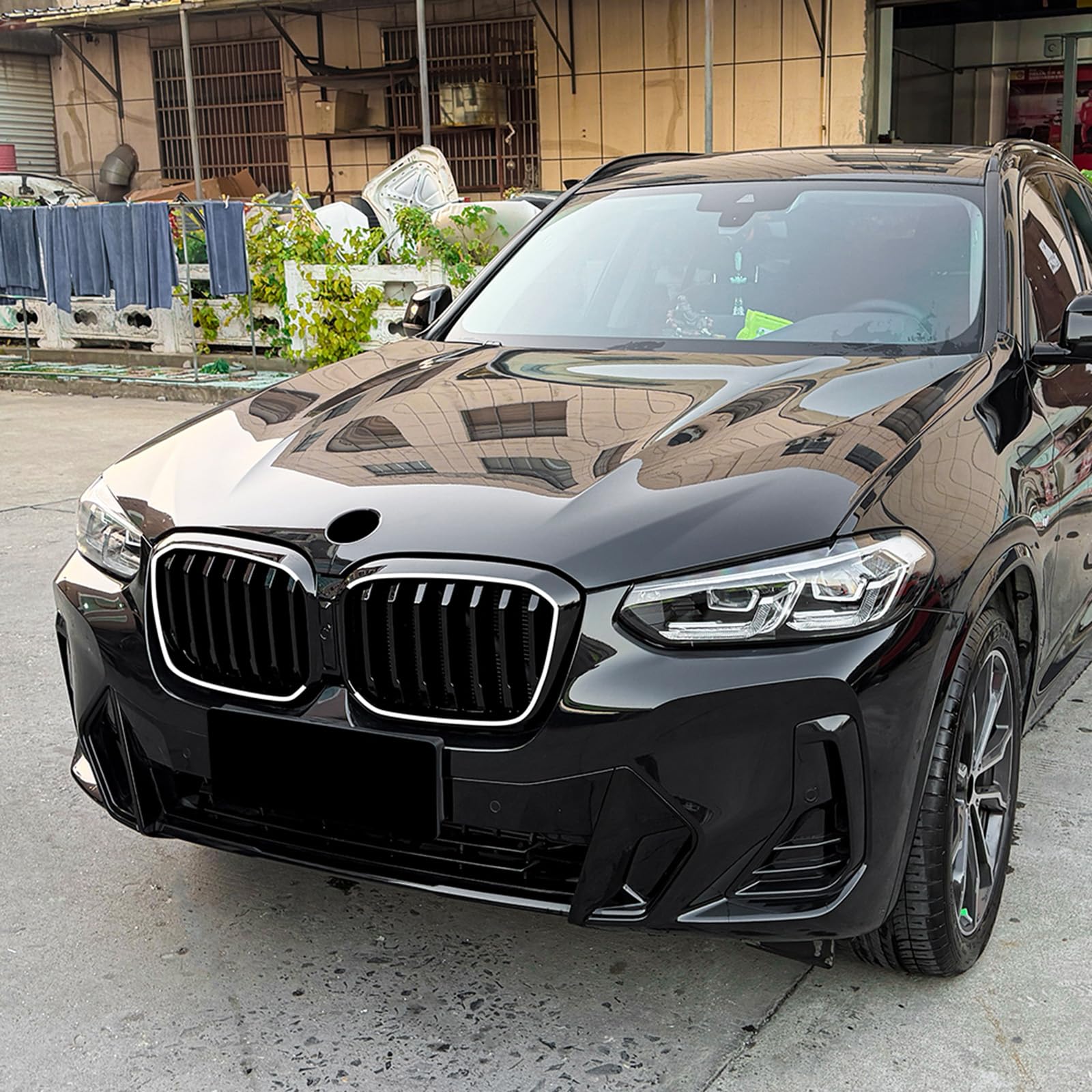 Kratka przedniego zderzaka samochodowego ze światłem do BMW X3 G01 X4 G02 LCI 2022-2024 czarna