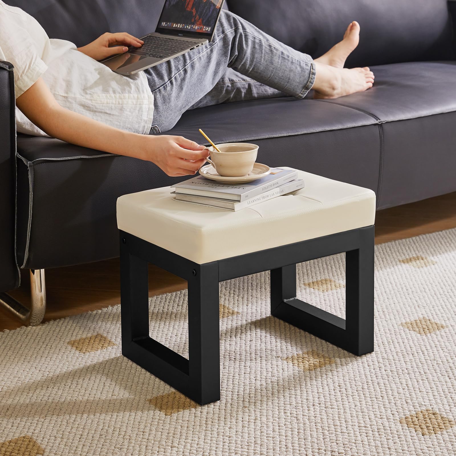IBUYKE 16” Petit Repose-Pieds Ottomane, Tabouret Repose-Pieds Rectangulaire en Faux Cuir PU avec Assise Rembourrée et Pieds en Métal, Ottomane Moderne pour Salon Chambre Fauteuil, Noir WBD026B