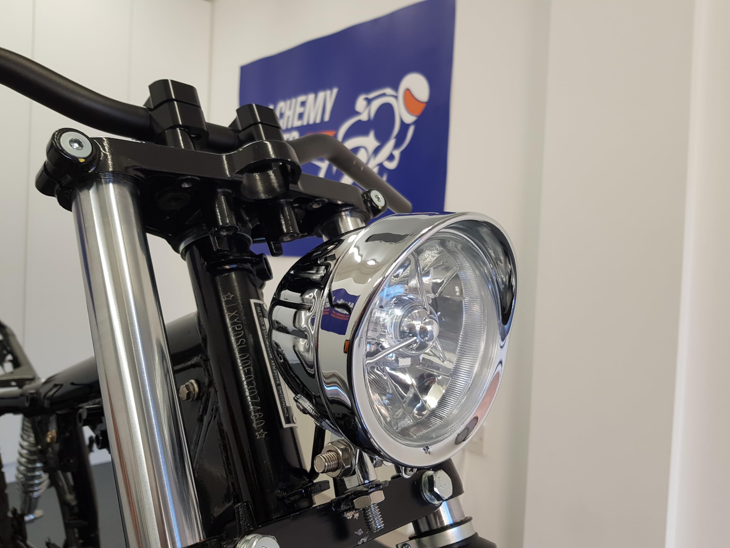 Amazon.co.jp: オートバイヘッドライト 5インチ クロムメタル カスタム