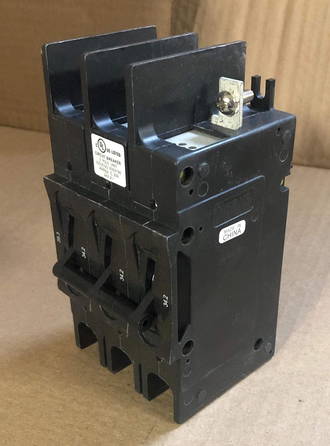 209-3-29730-22/X13050339-22 3 Pole 34.2 Amp 209 Multi-Pole Series Hydraulic Magnetic Circuit Breaker Protector
