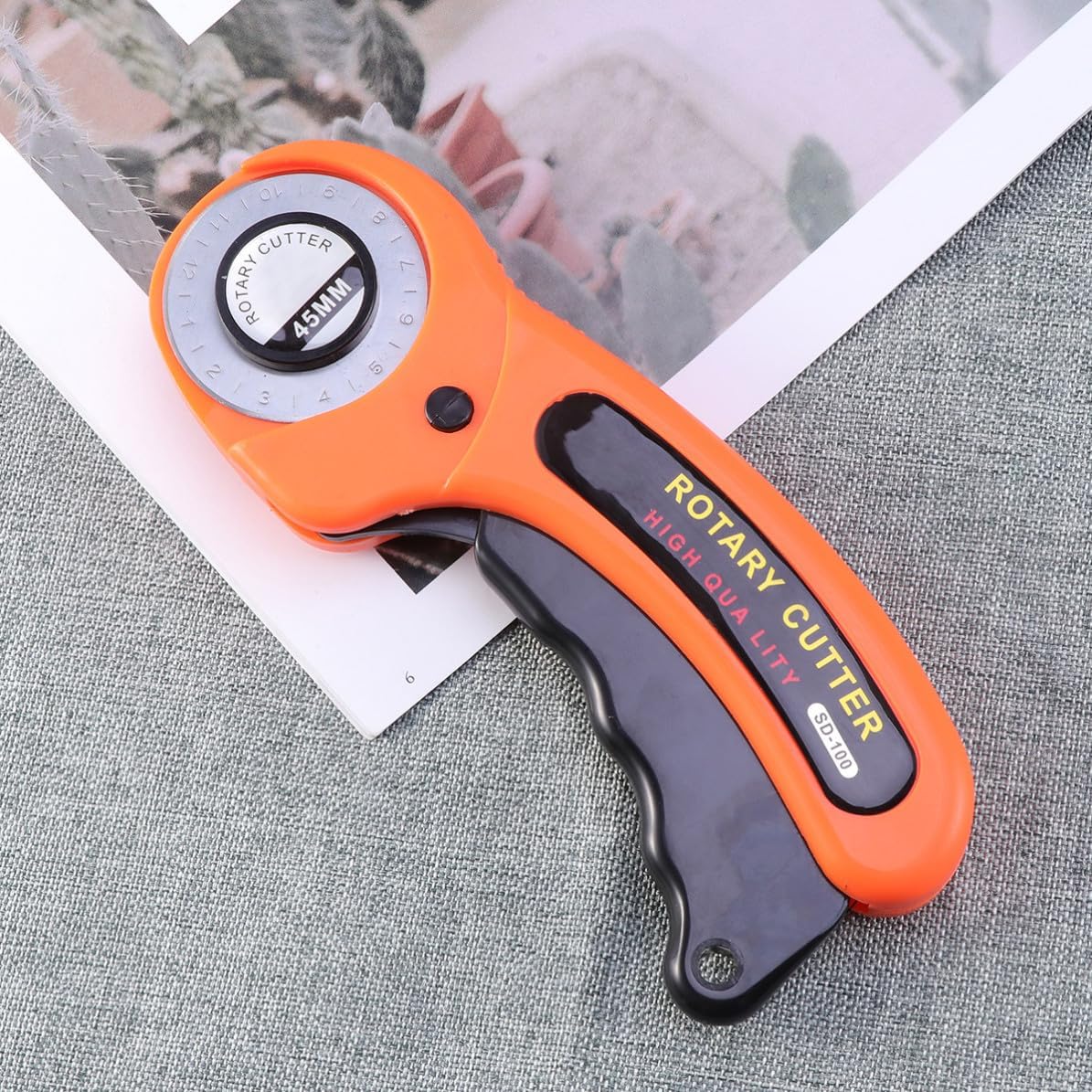 NUOBESTY Rotary Cutter Patchwork Cutting Tool 45mm for Fabric and Leather with 5 Replacement Blades, Alloy and Plastic Reduces Hand Fatigue for Quilting and Scrapbooking