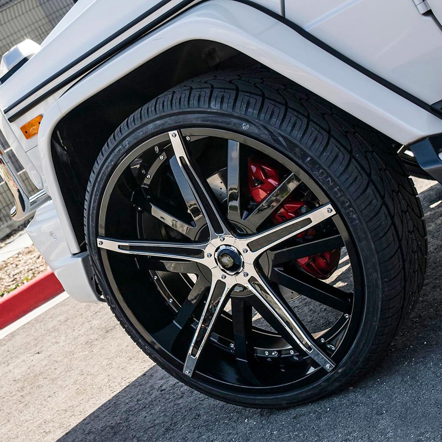 Lionhart LH-TEN P275/25R28 101W