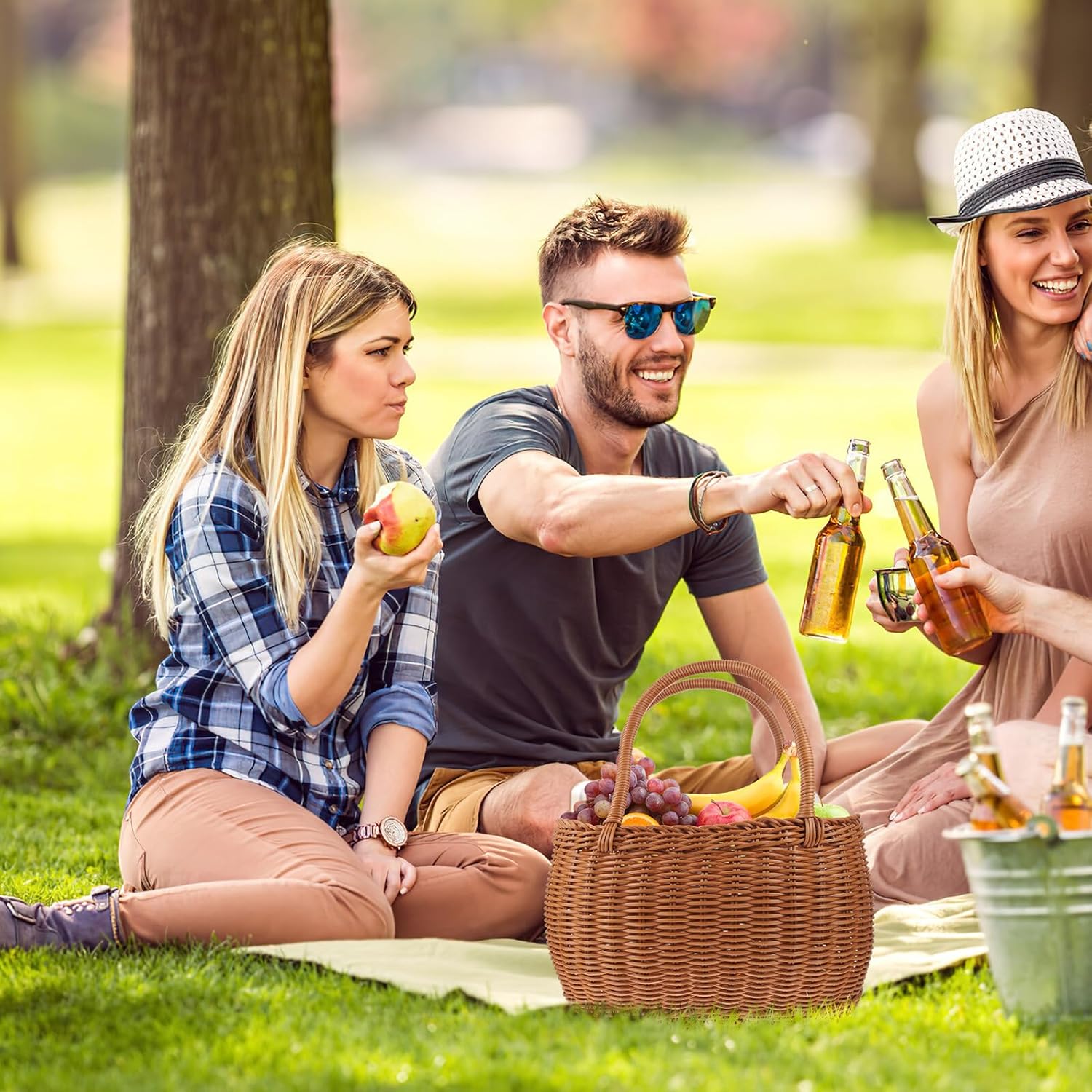 Woven Picnic Basket with Handle Oval Handcrafted Storage Basket for Outdoor Food and Fruit 31x22x21cm for Travel and Garden Use