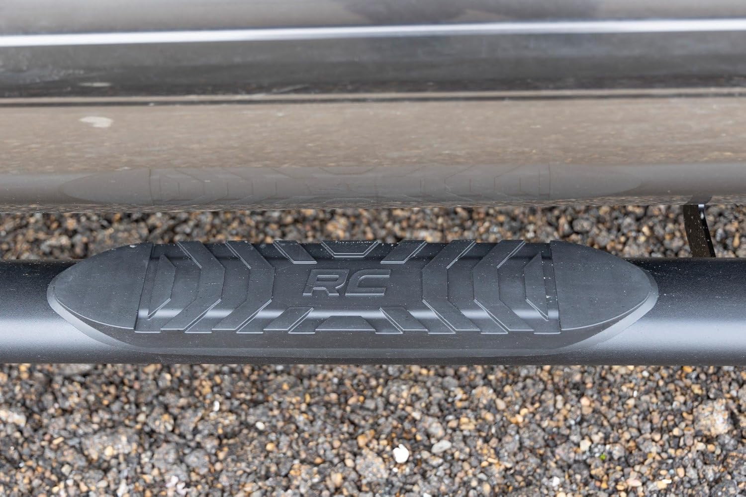 Rough Country Oval Nerf Steps for Ford F-250/F-350 SuperDuty (1999-2016) Crew Cab - OEM Style Rails with Built-in Side Steps
