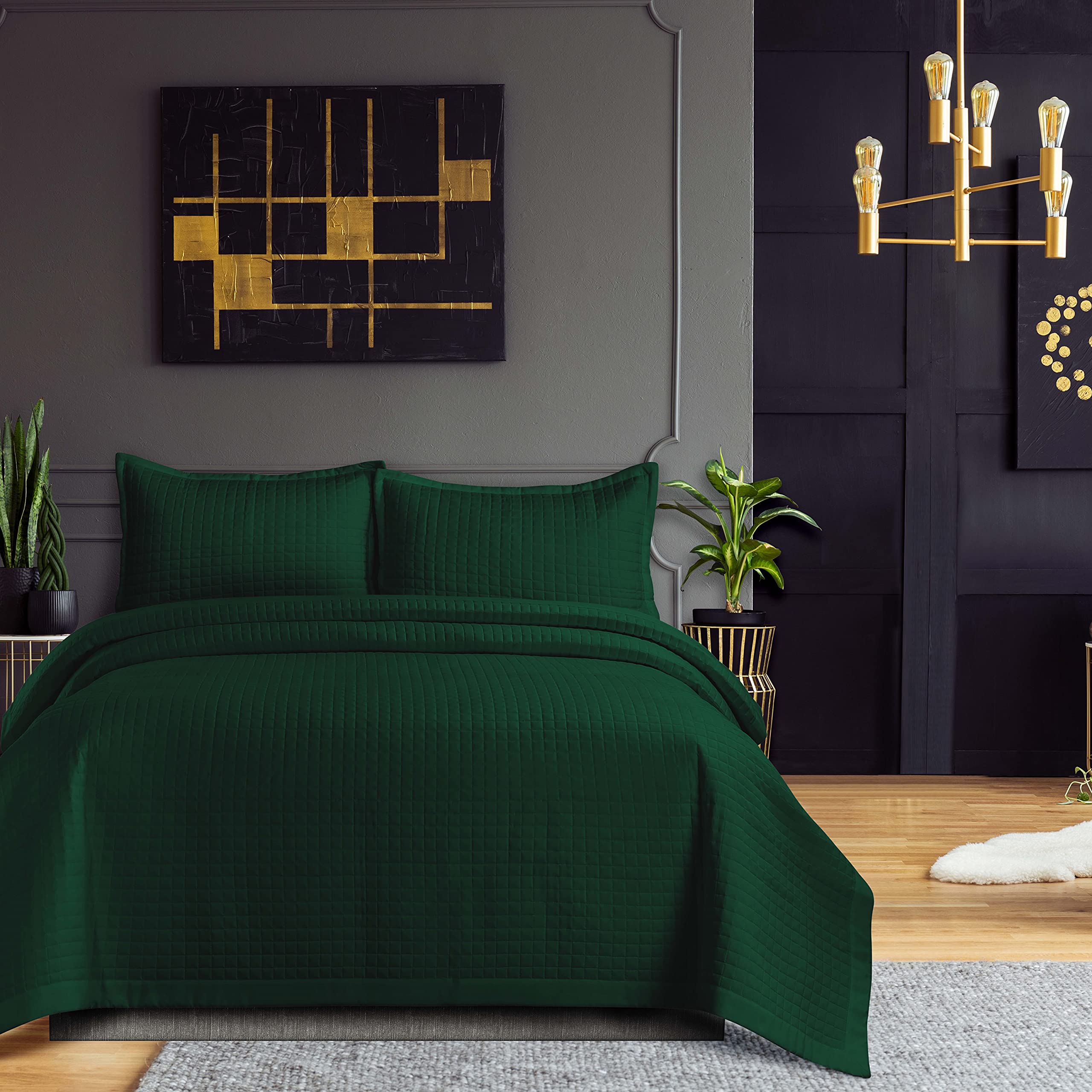 Tribeca Living Oversized Plain Queen Quilt Set, Three-Piece Box Stitch Soft Bedding Set Includes One Quilt & Two Sham Pillowcases, Wrinkle Resistant 110GSM Microfiber Naples/Emerald Green