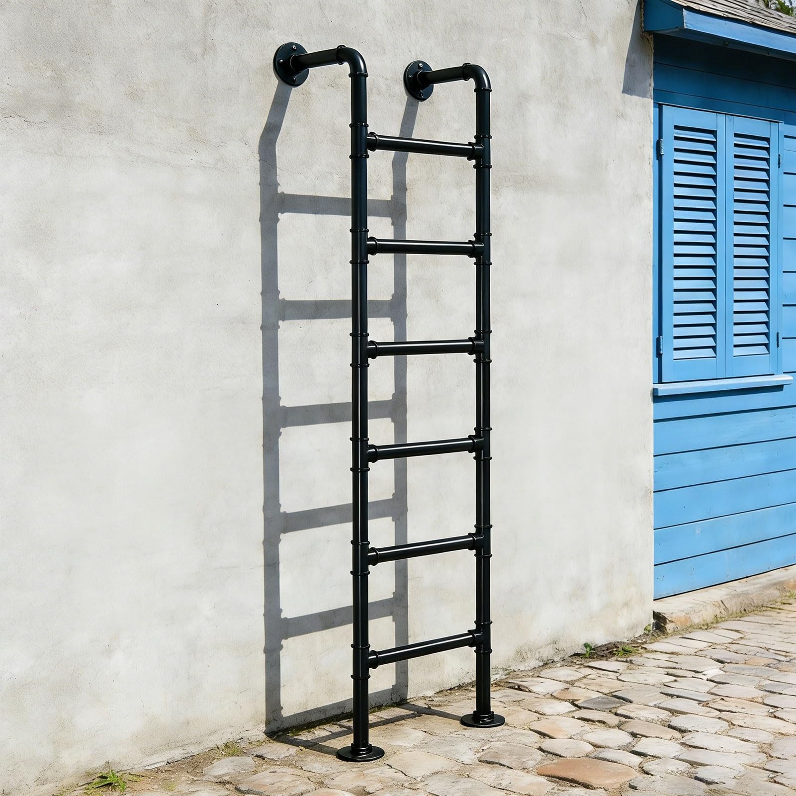 Échelle de grenier murale robuste en acier, élégance et durabilité pour appartement
