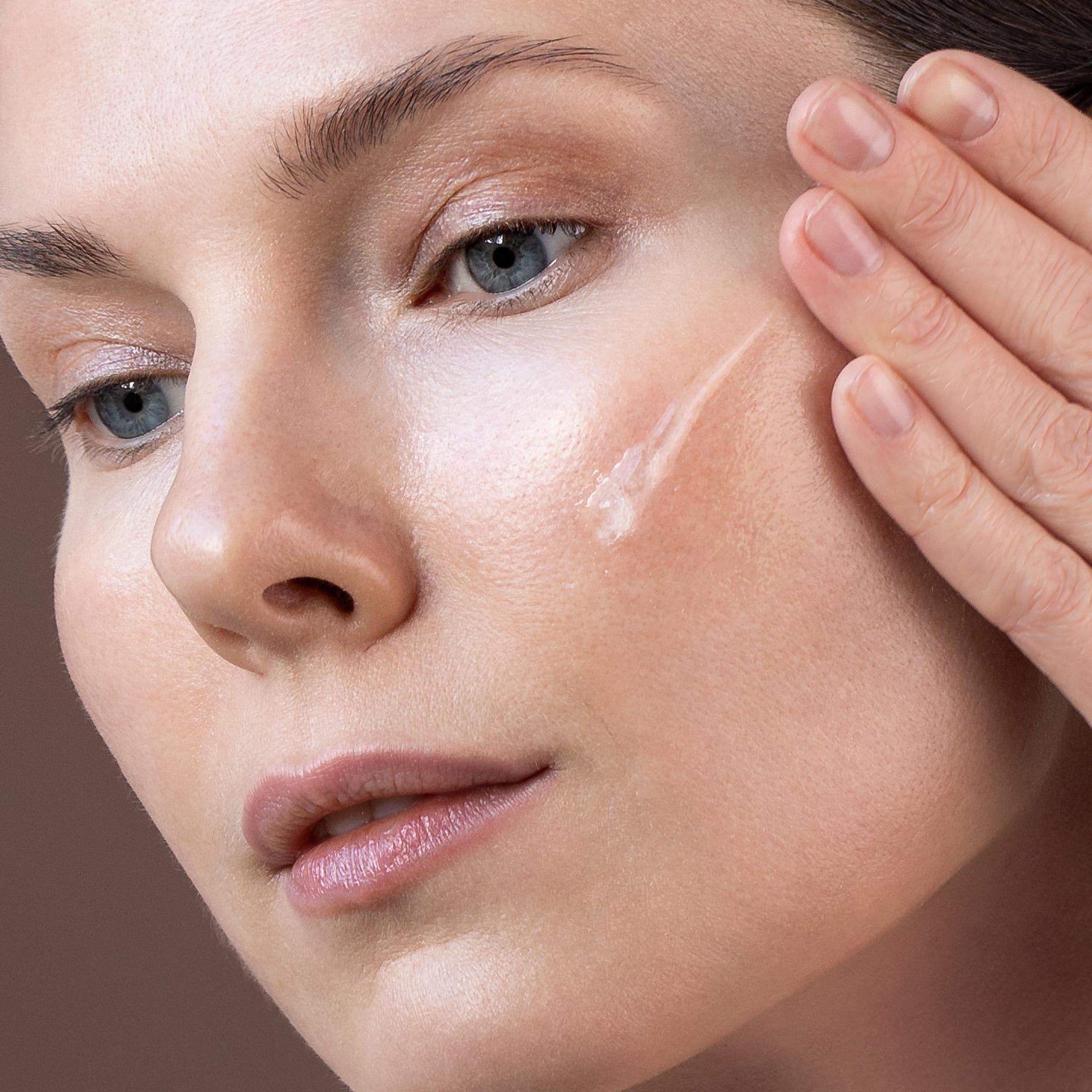 Mádara Organic Skincare C-M6-078-75 Sos Hydra Intense Rose Jelly con Acqua di Rose, Texture Leggera, Senza Olio, Idratante e Lenitiva, Utile per La Pelle Secca e Tendente al Problema, 75 ml