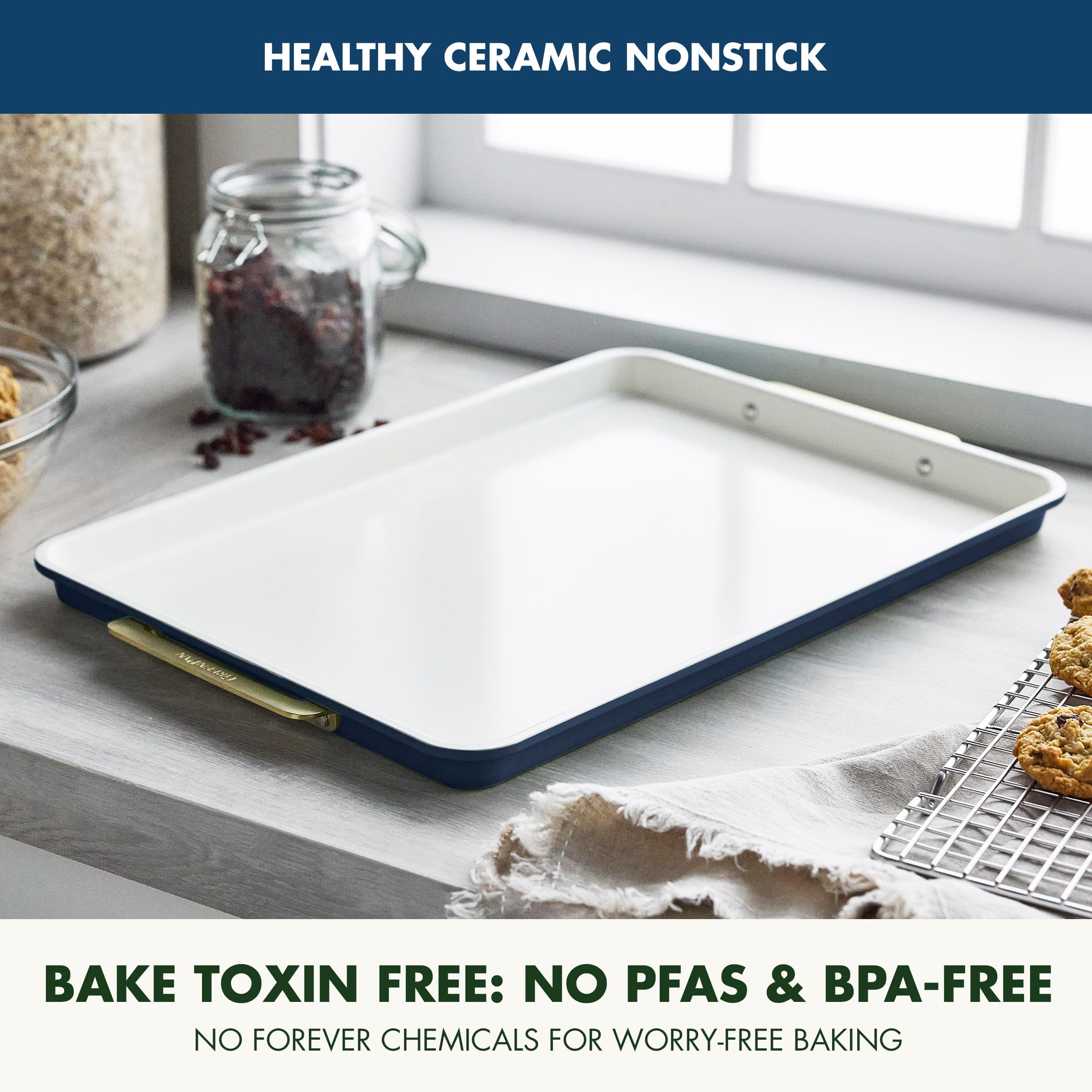 GreenPan Reserve Bakeware halbe Backform, 33 x 45,7 cm, Keramik-Antihaft-Backform, PFAS- und BPA-frei, goldene Griffe, langlebiger Stahl, vielseitiges und platzsparendes Ofengeschirr, Gefrierschrank