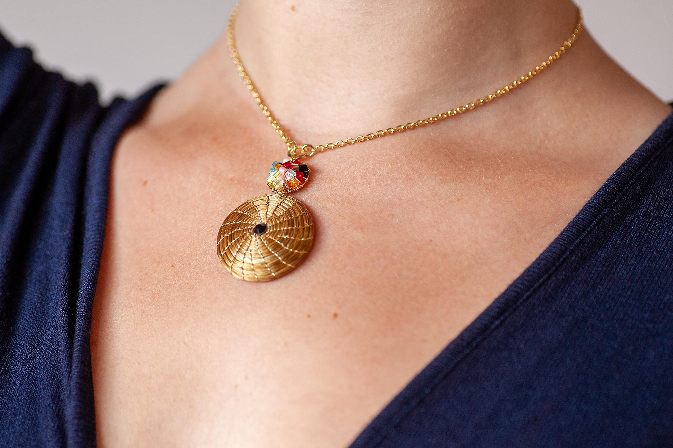 Collana Dorata Mandala in Oro Vegetale con Cristalli