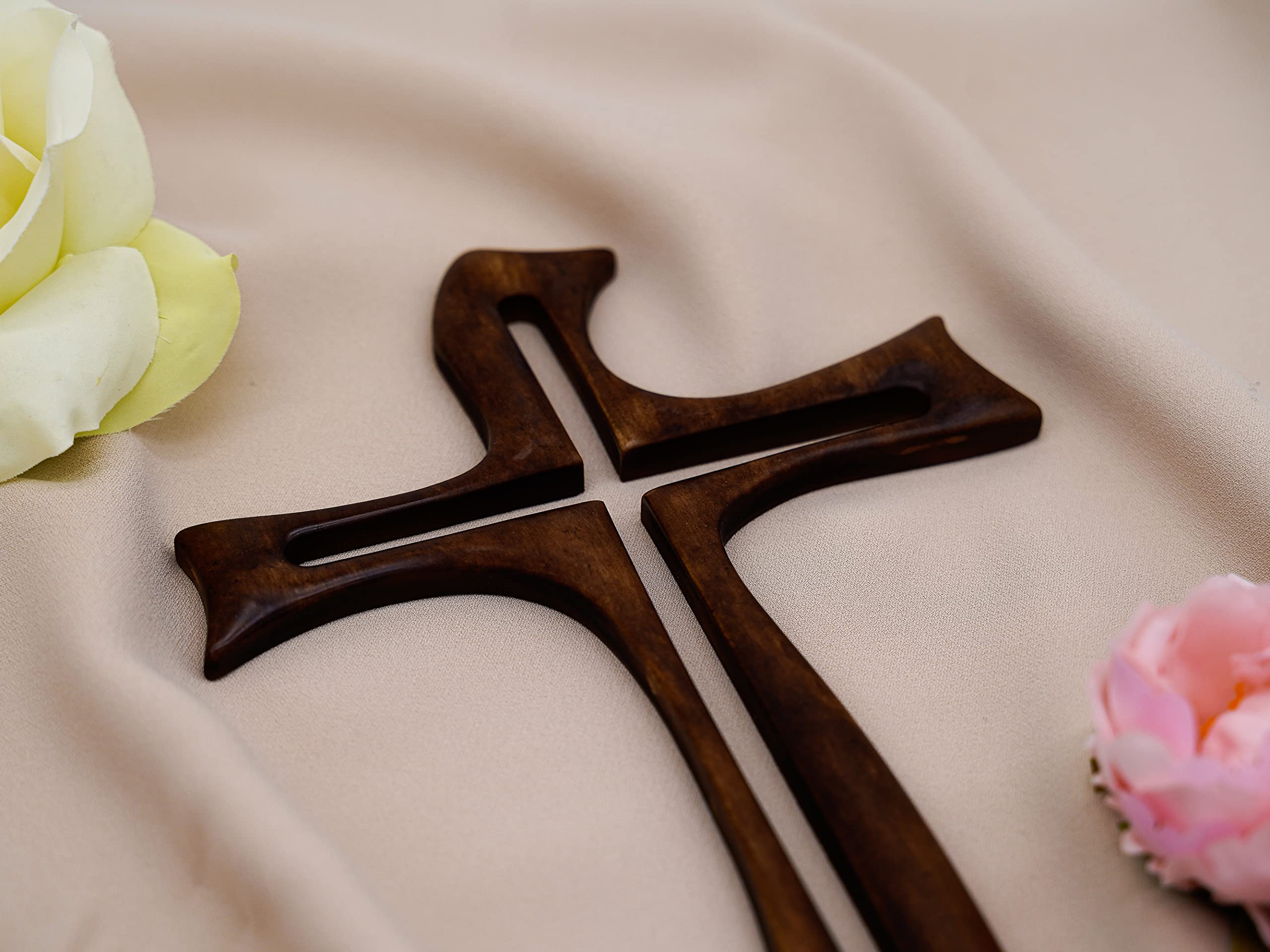 Holy Family Crucifijo Cruz Resina y Polvo de Mármol Efecto Madera de Pared 29 cm/Crucifijo de llave moderna | Único en su género | Producto artesanal fabricado en Italia (29 cm)