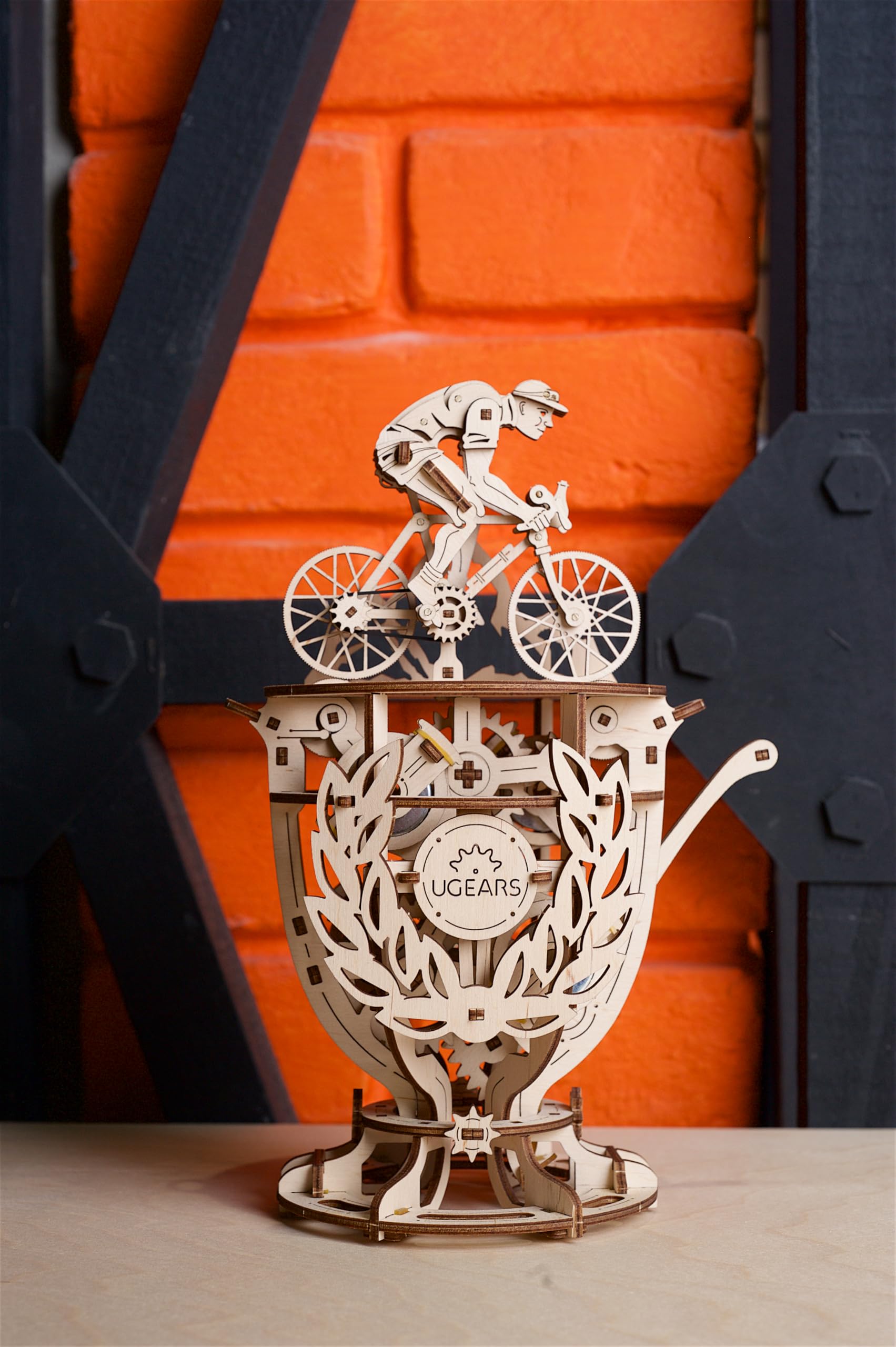 UGEARS Automaton Cyclist Puzzles 3D - Cadeau Fête des Pères Kits de Modèles en Bois pour Adultes à Construire - Classic Tour De France Cup Bicycle Puzzle en Bois - Puzzles 3D en Bois pour Adultes