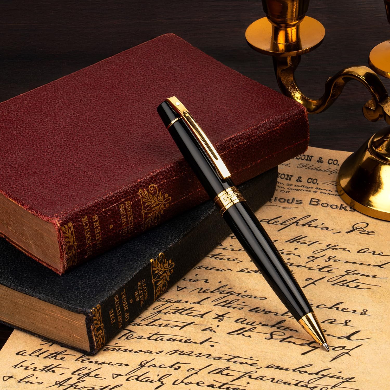 Sheaffer Gift Set 300 | G9325 Glossy Black with Gold Tone Trim Ballpoint Pen with Medium Notebook | Premium Gift Set