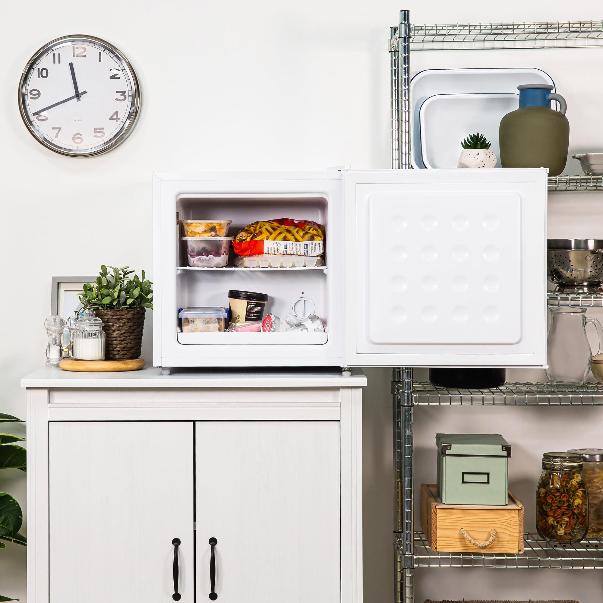 Abode Table Top Mini Freezer White Freestanding 31 Litre Capacity with Reversible Door, 4 Star Freezer Rating, Adjustable Feet & 1 Wire Shelf ATTFZ0E1W (White) — view 5