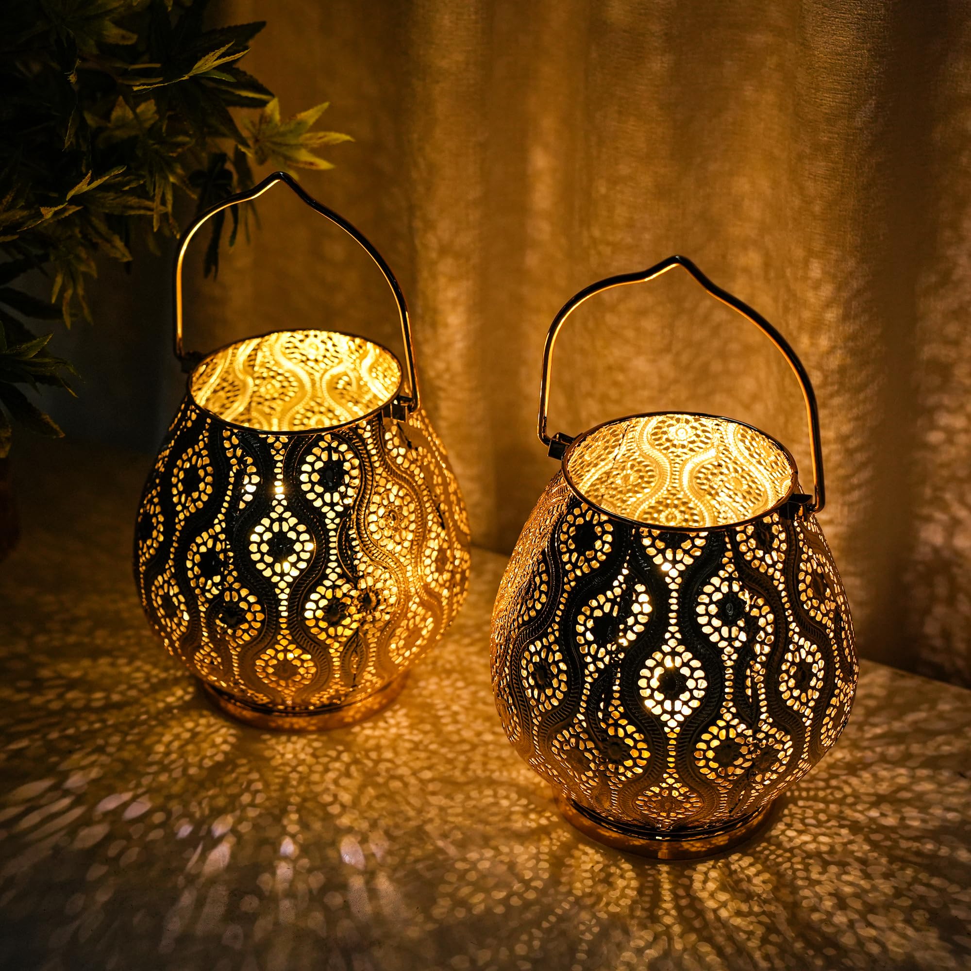 TRIROCKS Juego de 2 lámparas de mesa decorativas marroquíes de metal de 26 cm de alto, linternas inalámbricas con luces de hadas para el hogar, sala de estar, jardín, patio, fiesta, eventos, mesa
