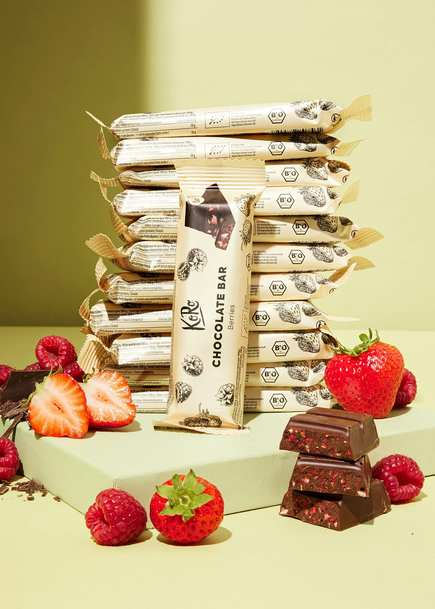 KoRo - Barretta al cioccolato e frutti di bosco vegan bio 12 x 50 g - Con fragole e lamponi liofilizzati - fonte di fibre - Vegan