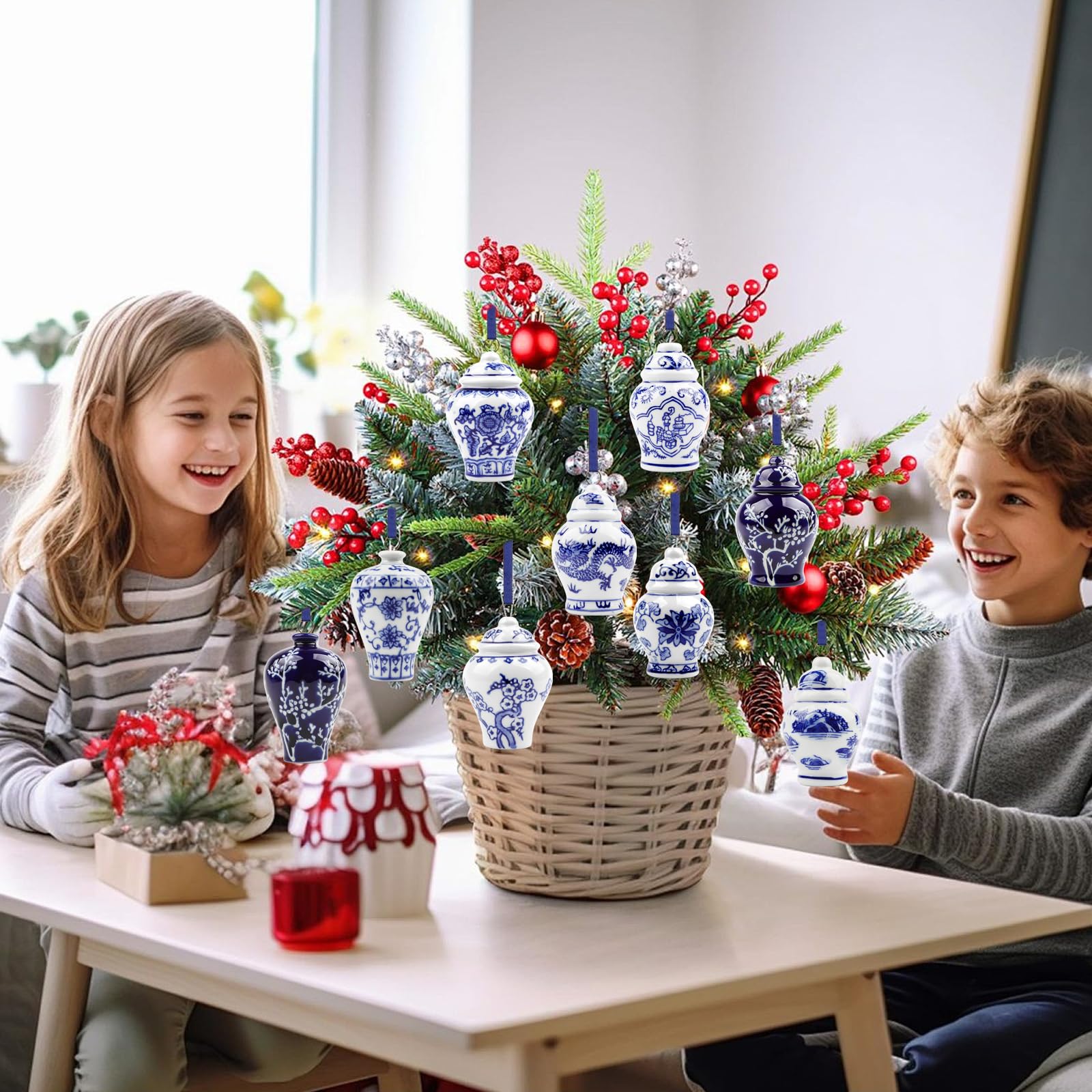 YiYa 9 Piezas Colgantes para árboles de Navidad Bolas Navideñas Azules y Blancas Adornos Navideños de Cerámica para la Decoración de Fiestas Navideñas
