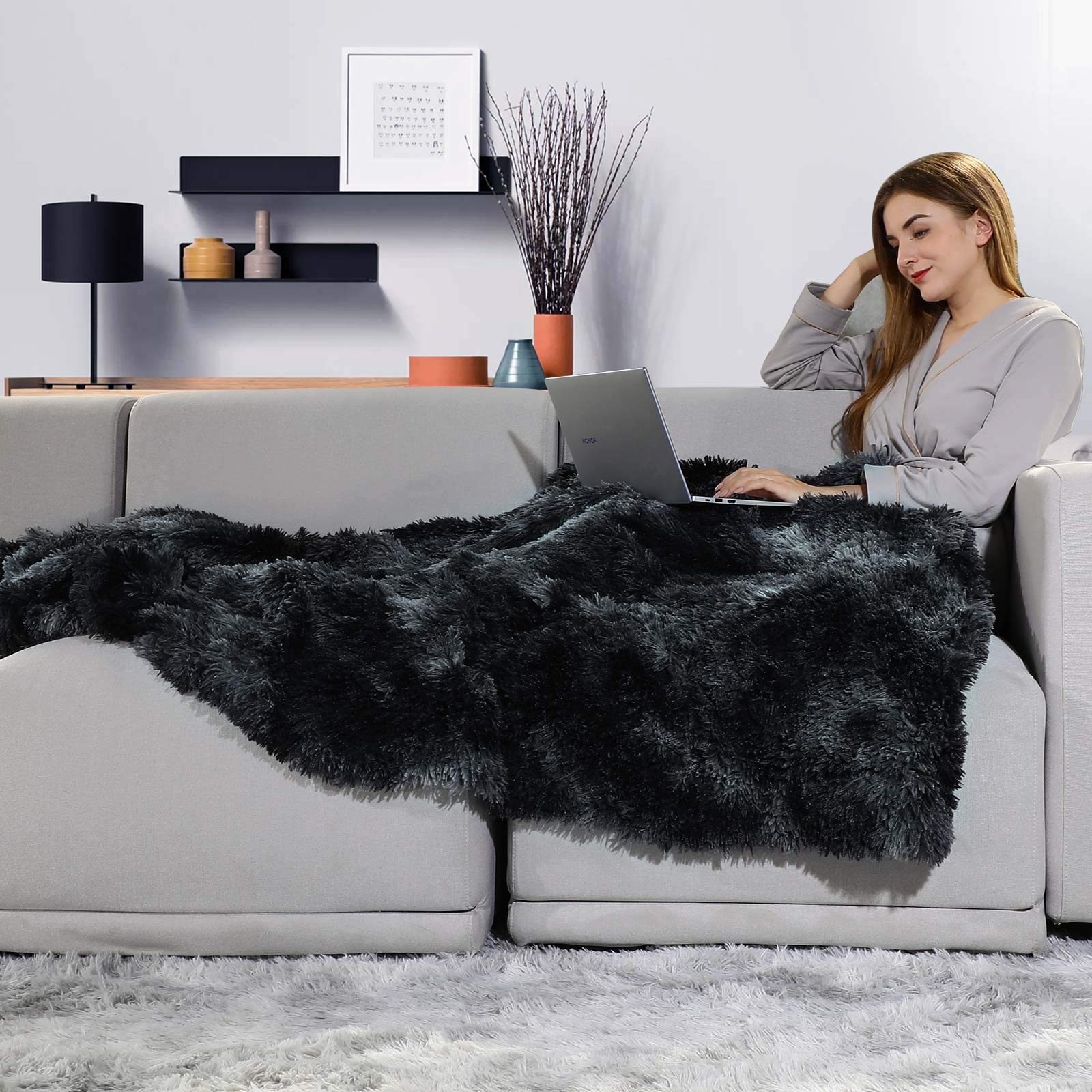 Amazon｜Lvylov 装飾ソフトふわふわフェイクファーブランケット キング