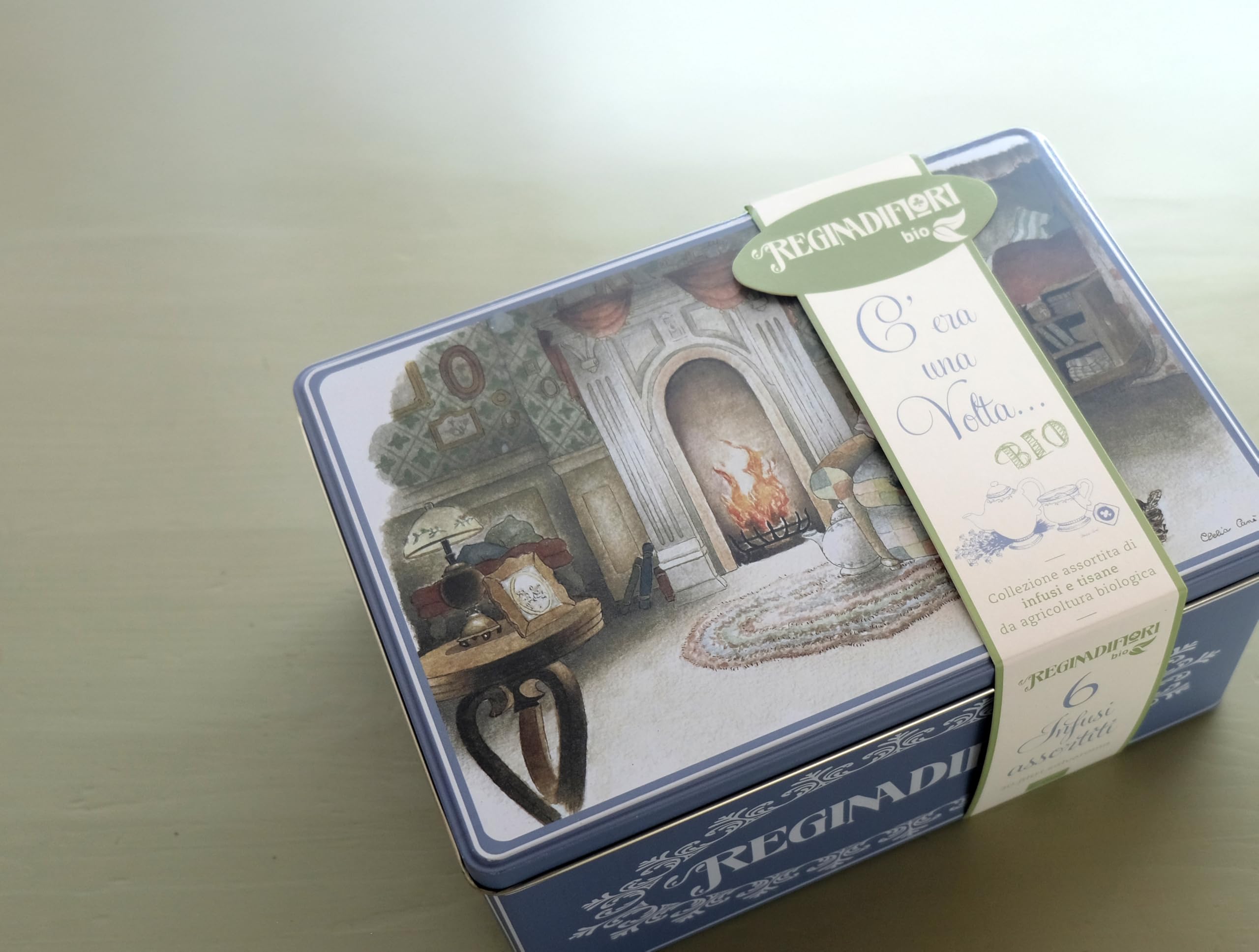 Regina di Fiori - Confezione Regalo con Tè, Infusi e Tisane. 6 Gusti Assortiti, 30 Filtri, in Latta Decorata