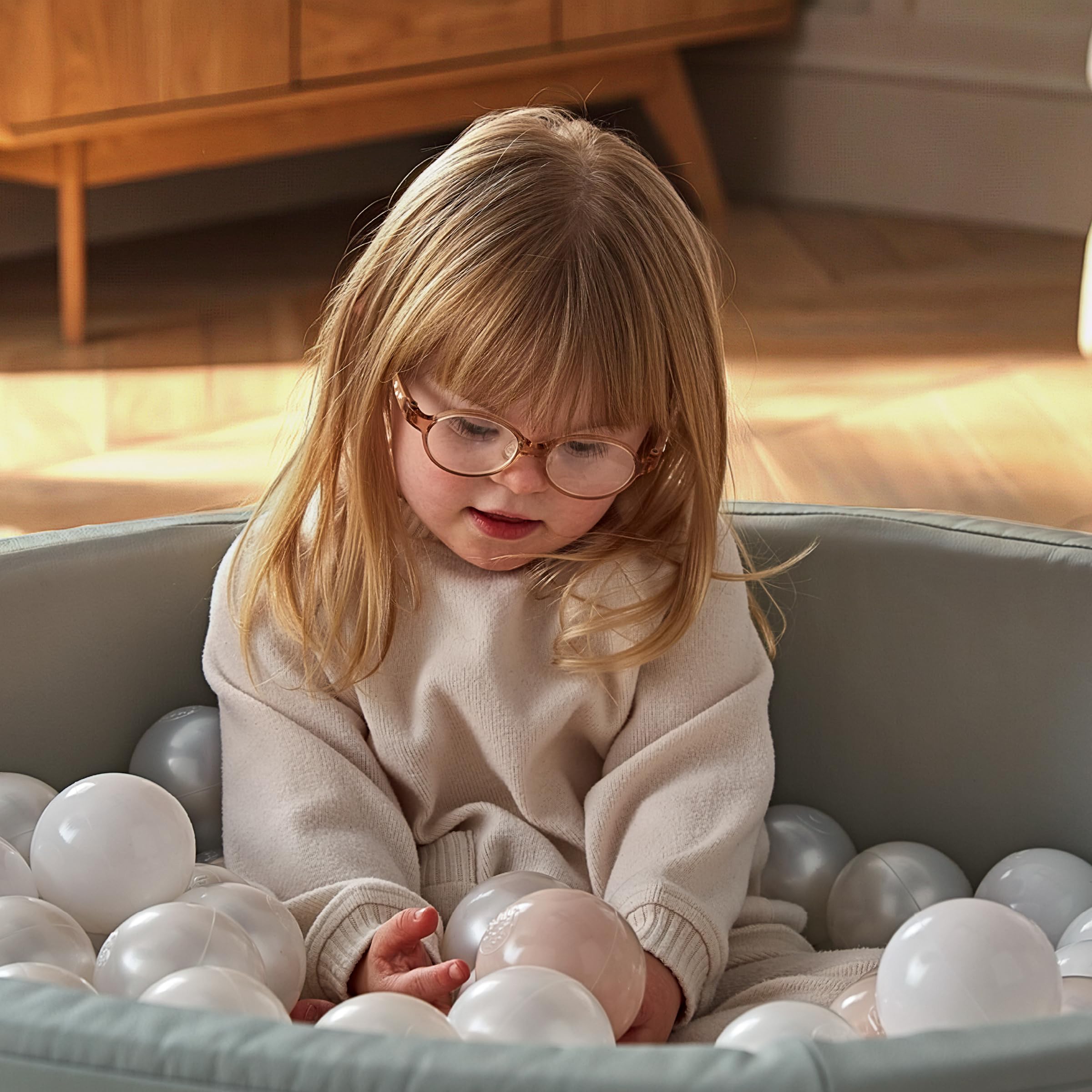 CuddleCo Soft Play Ball Pit con palline in sale marino, incoraggia la fiducia, la coordinazione e il gioco creativo, schiuma leggera, rivestimento in finta pelle lavabile, per lo sviluppo precoce dai