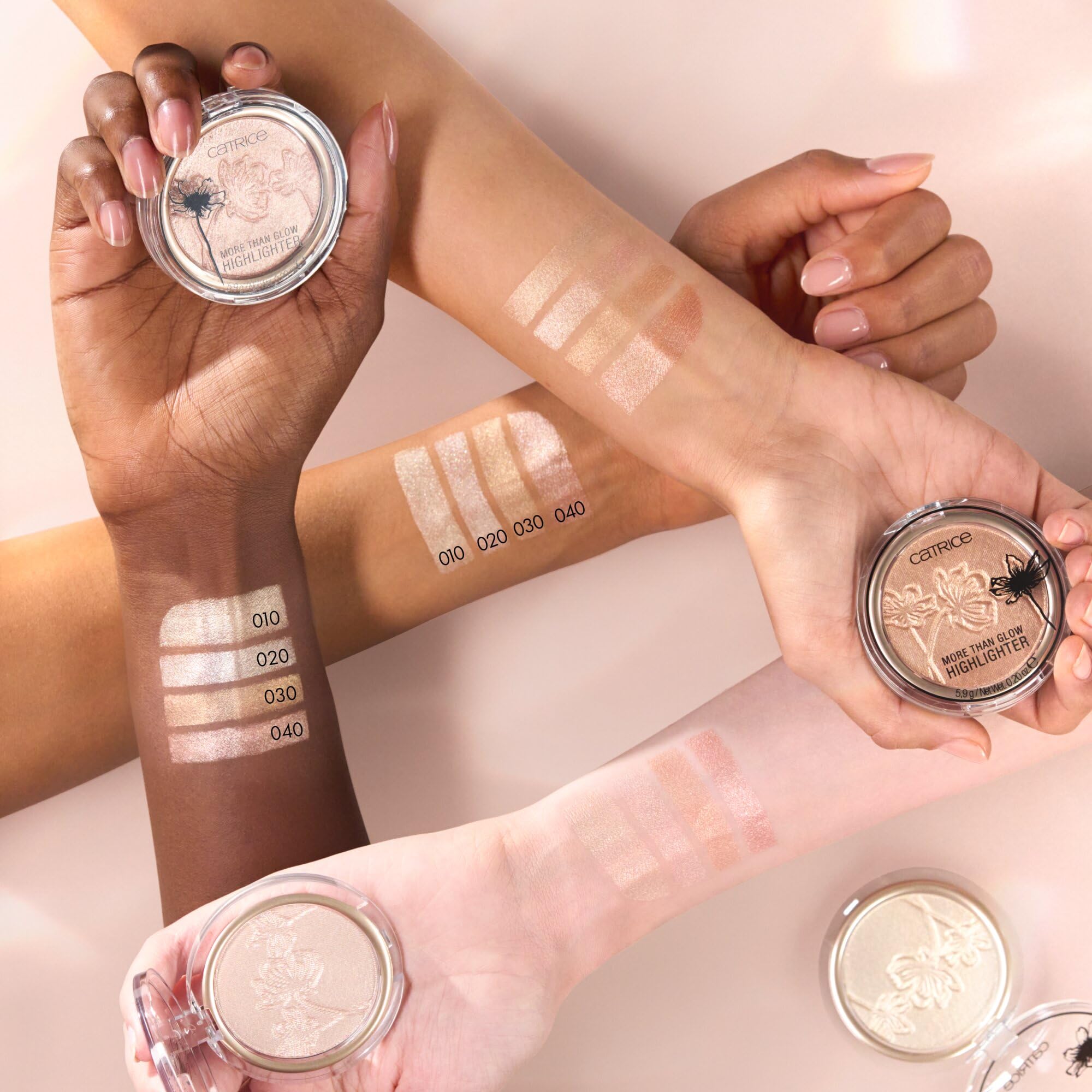 Catrice Puder rozświetlający More Than Glow, intensywny, mieniący się, metaliczny (5.9g)