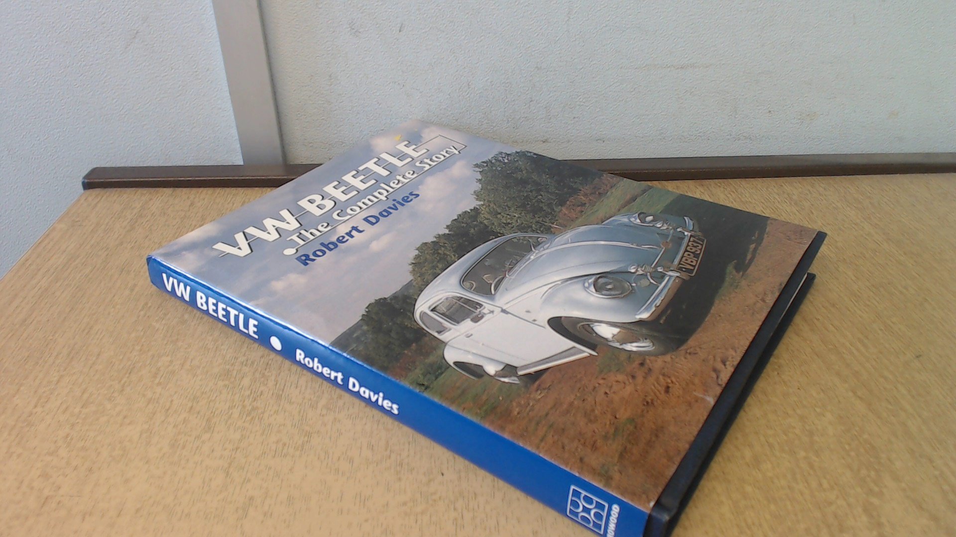 Vw Beetle: The Complete Story (Complete Story Series)