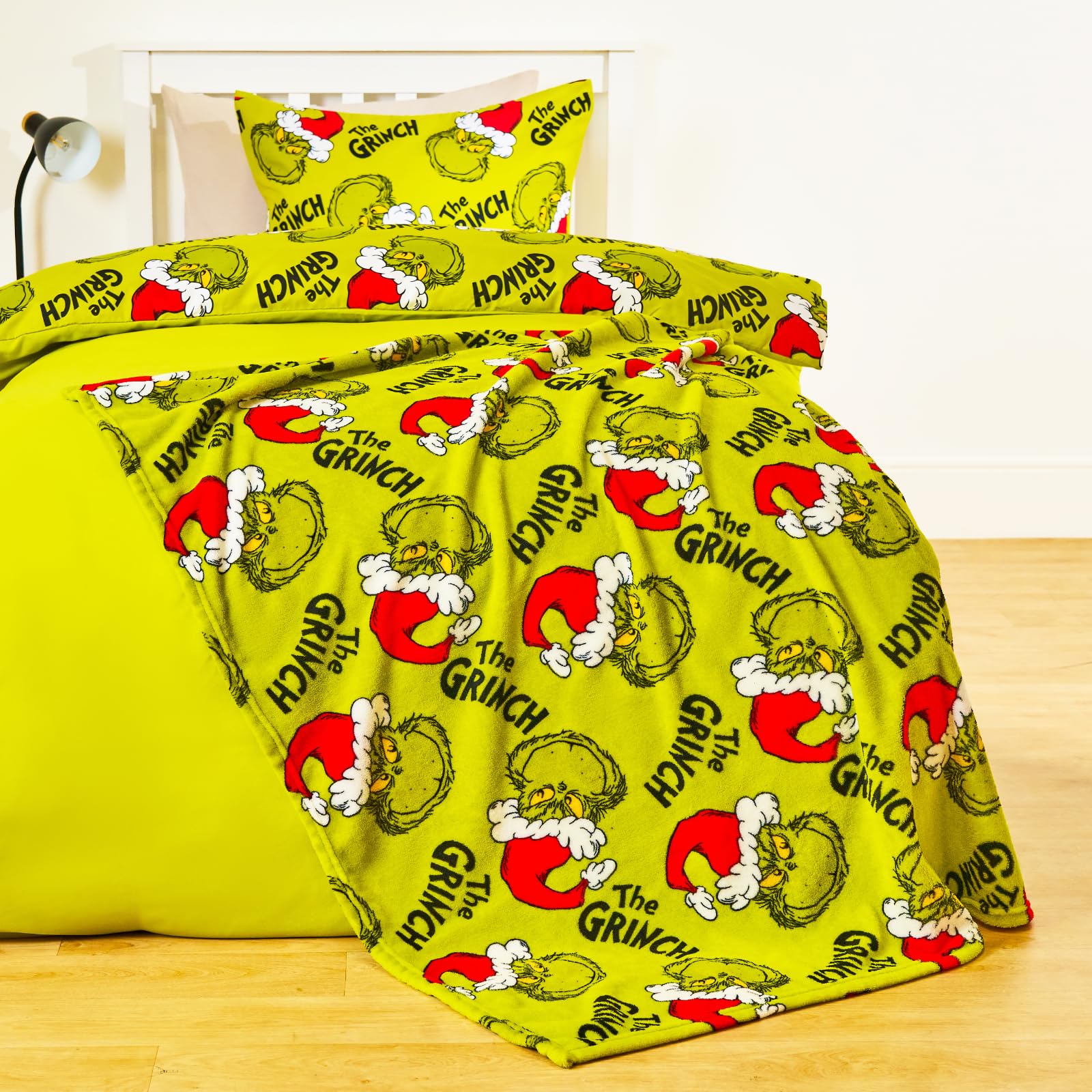 OHS The Grinch Fleece Blanket, Officially Licensed Grinch Gifts Christmas Blanket Soft Warm Cosy Throws for Sofas Bed Grinch Christmas Decorations Kids Rooms Sleepovers, Green/Red - 100 x 120cm