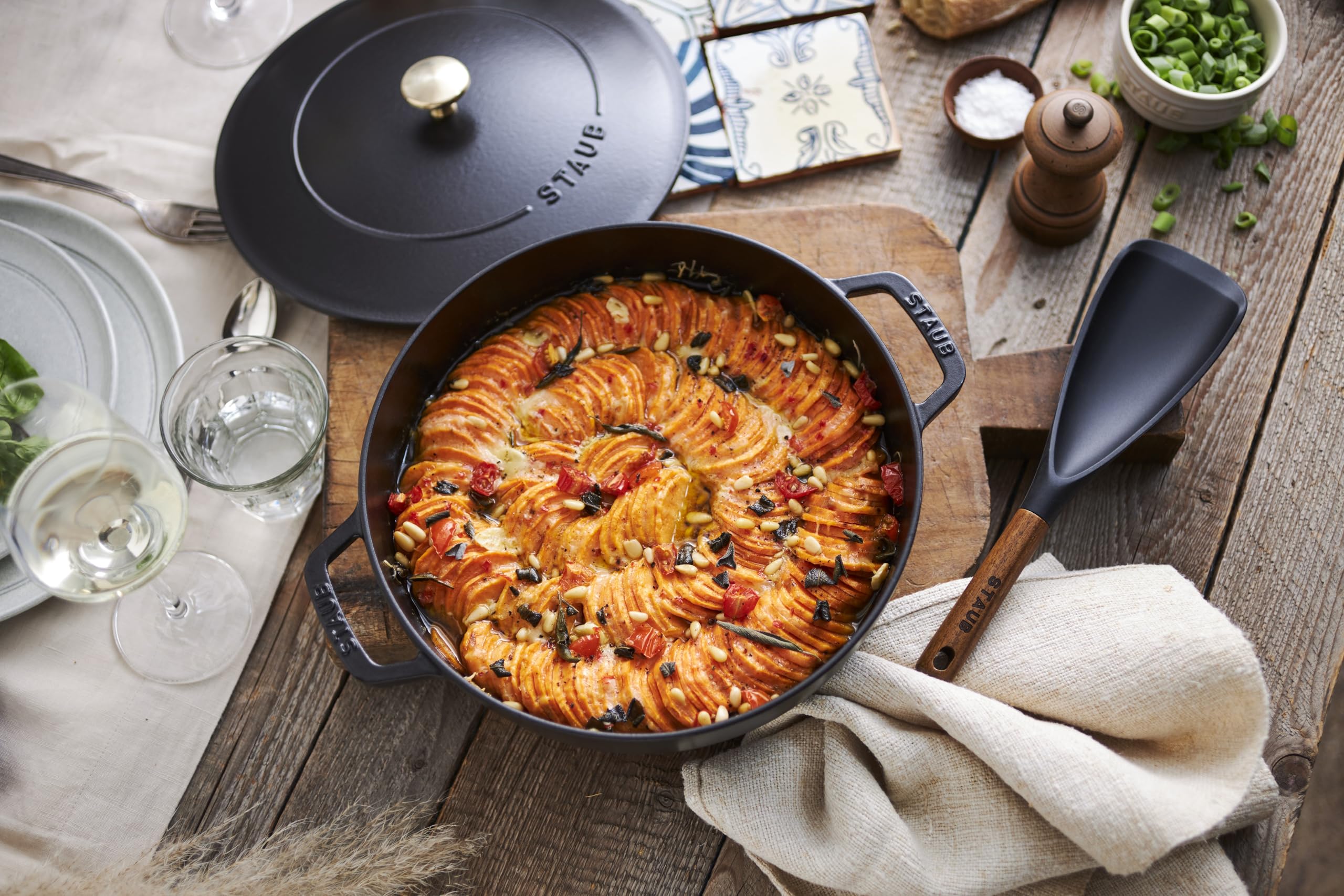 28センチストウブ Staub（ストウブ） GWも休まず配送 【並行輸入品】 鍋 28cm ブレイザー
