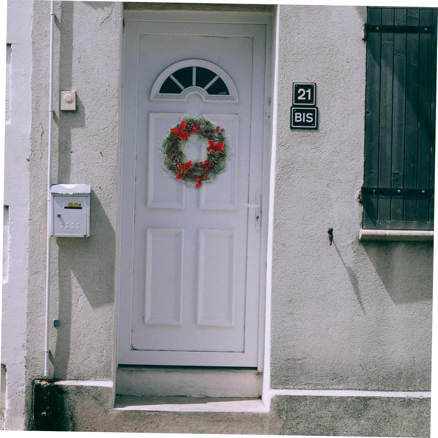 Cabilock 1Pc Xmas Artificial Plant Wreath with Berries Festive Door Hanging Pendant for Christmas Year Decoration Indoor Outdoor Garland Adornment