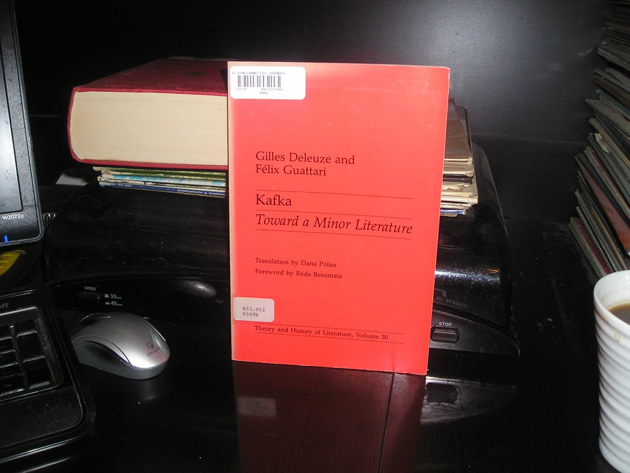 Kafka Toward a Minor Literature (Theory & History of Literature) By Gilles Dele