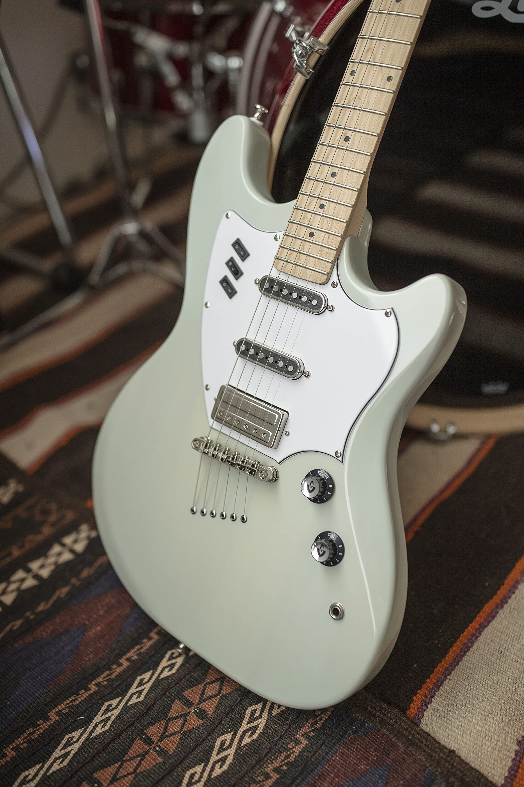 Amazon.com: Guild Surfliner Electric Guitar White Sage : Musical