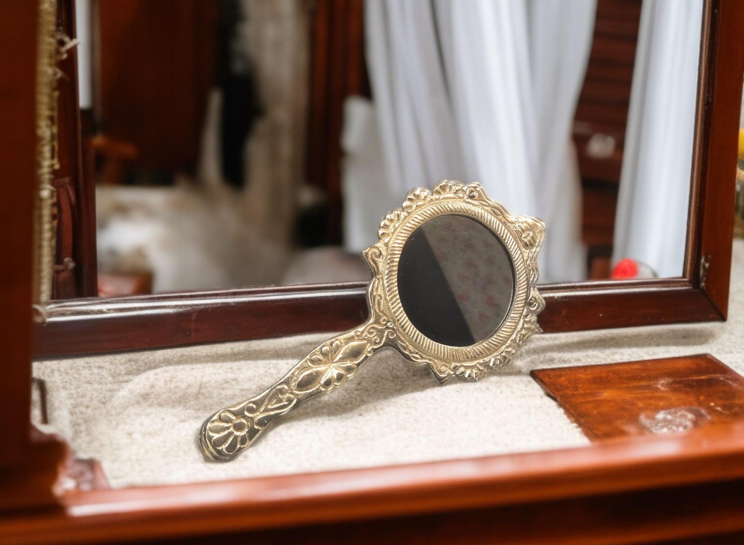 Presents Brass Hand-held Mirror with Handle Vintage Compact Vanity, Makeup Mirror Pure Brass Mirror for Personal Makeup Vanity Portable Travel Mirror (22 X10 cm) (Gold Round)-image-21