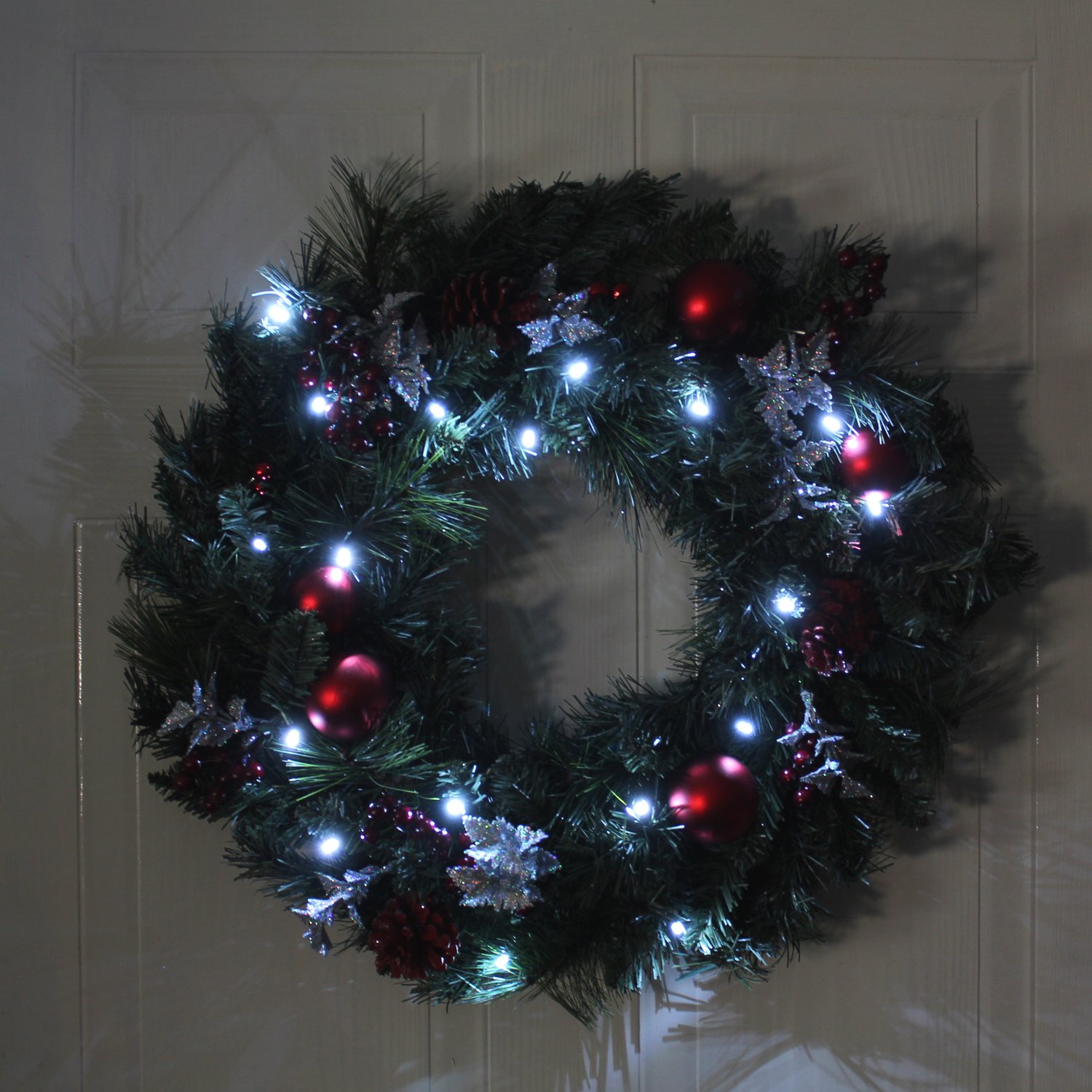 WeRChristmas Couronne givré 60 cm avec illuminé avec 20 LED Blanc Chaud Décorations de Noël