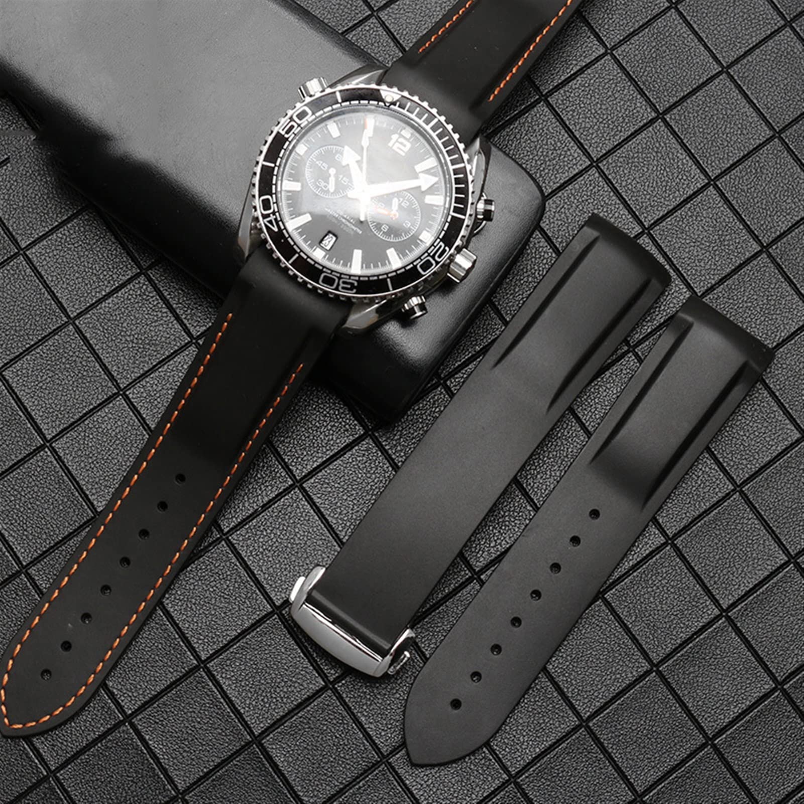 INFRI Convient pour les bracelets de montre en silicone de 20 mm 22 mm avec sangles de bracelet incurvé pliable.