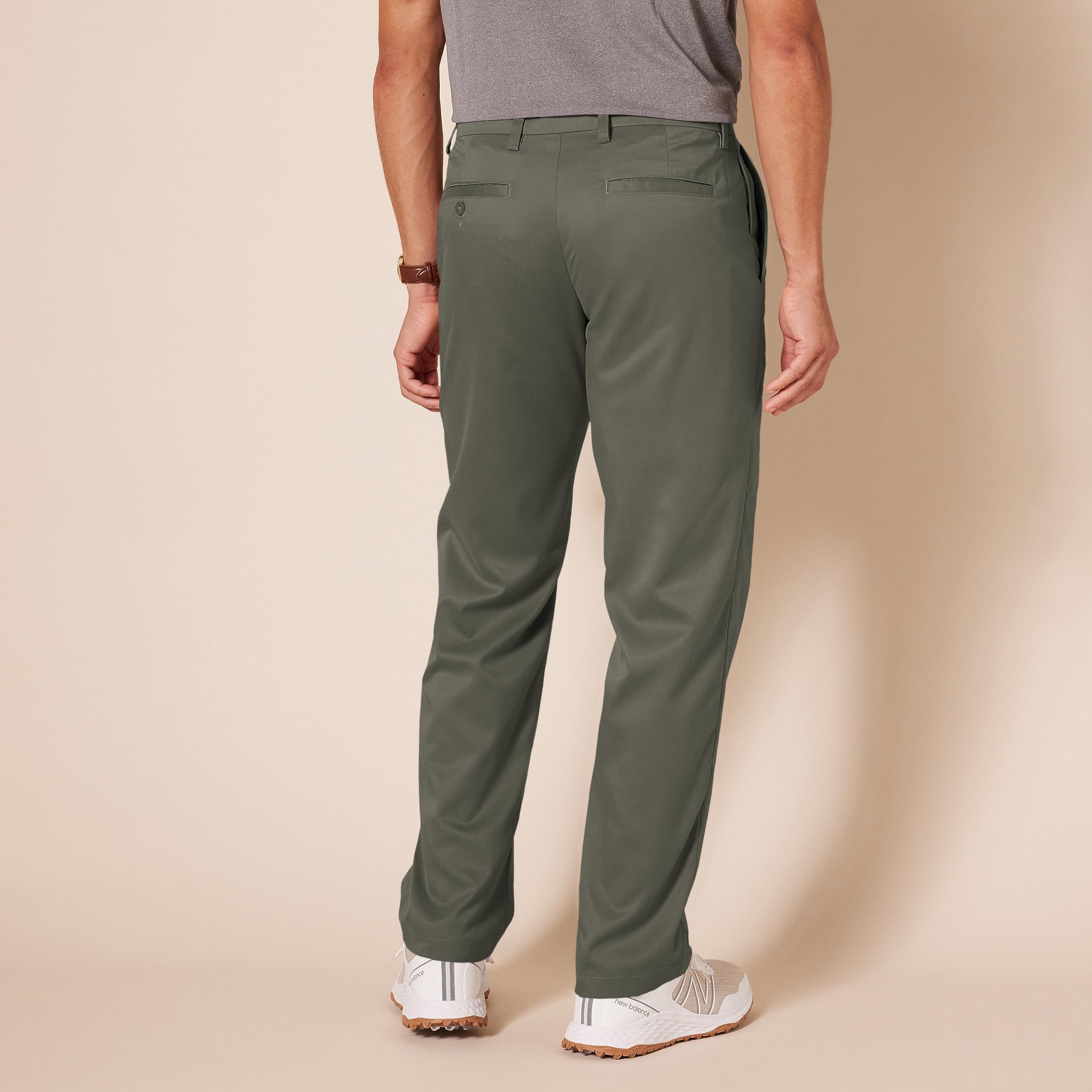 Amazon Essentials Pantalones de Golf Elásticos de Corte Clásico para Todo el Día Hombre, Verde Oliva, 34W / 30L