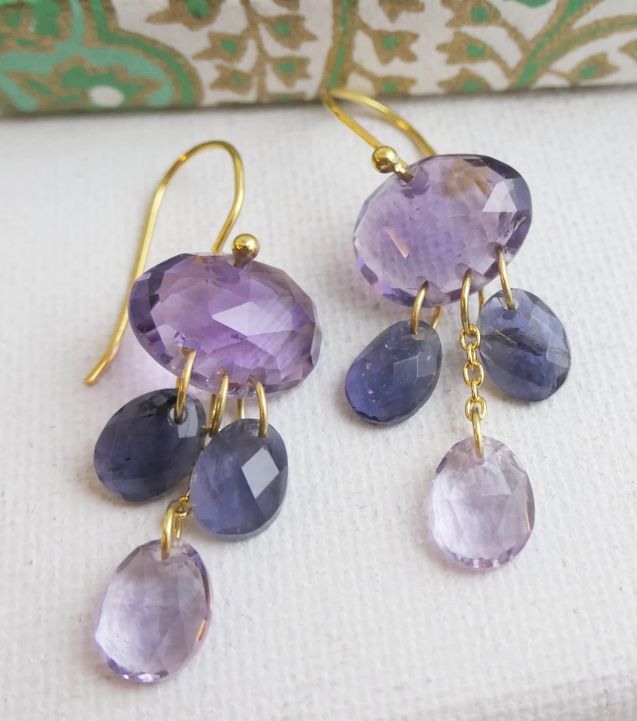 Amethyst und Iolith vergoldete 925 SIlber Ohrringe - Natürlicher Edelstein