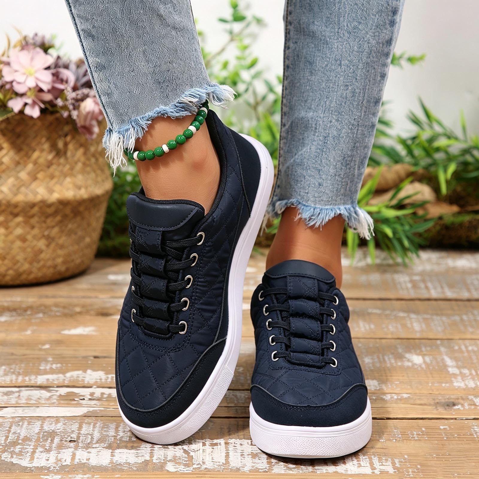 Zapatos Casuales para el día día sin Esfuerzo: Zapatillas Blancas Planas para Mayor Comodidad Estilo Durante Todo el día.